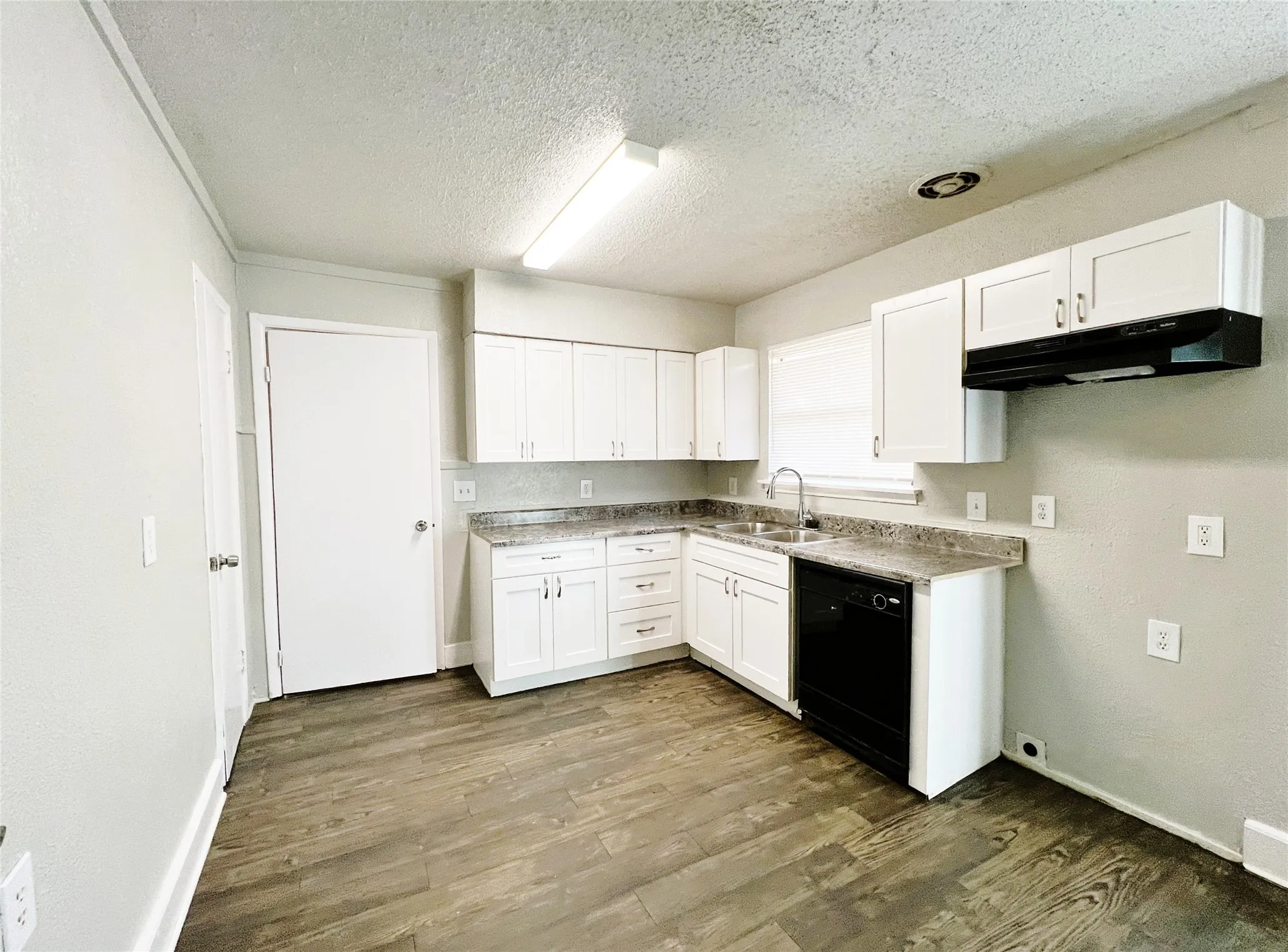 Single Family Residence For Rent in Tarrant County , 5301 Mansel Lane, Fort Worth, Texas 76134, 4 Bedroom, 2 Bathroom, Garage spaces, 1,463 Sqft, built in 1957, mls#21360170, Real Estate Agent in Fort Worth, Homes For Rent in Tarrant county, Homes For Rent in Fort Worth, Realtor in Fort Worth Texas, Real Estate Brokerage Independent Realty Texas, Luminita Cordes Realtor