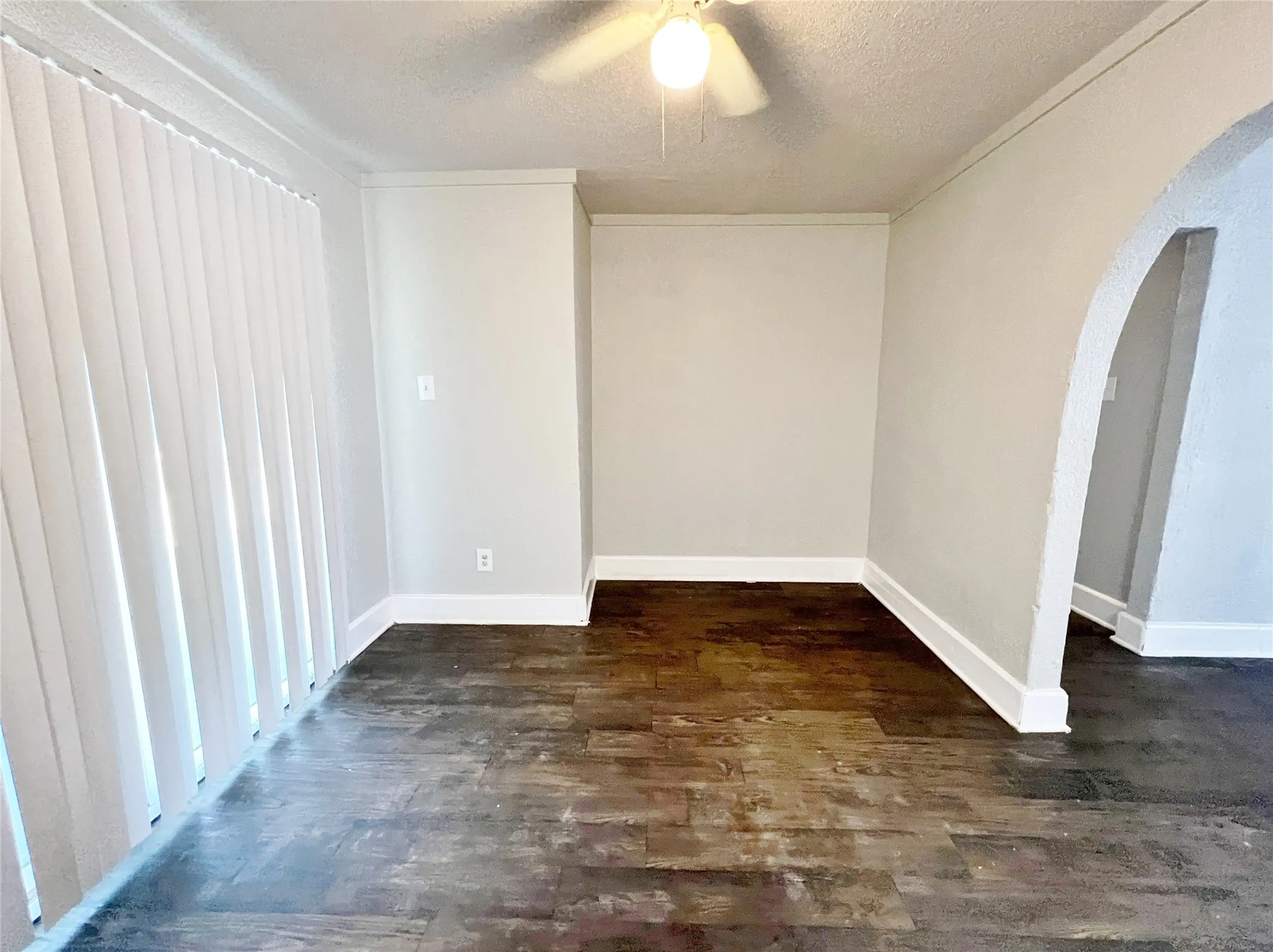 Single Family Residence For Rent in Tarrant County , 5301 Mansel Lane, Fort Worth, Texas 76134, 4 Bedroom, 2 Bathroom, Garage spaces, 1,463 Sqft, built in 1957, mls#21360170, Real Estate Agent in Fort Worth, Homes For Rent in Tarrant county, Homes For Rent in Fort Worth, Realtor in Fort Worth Texas, Real Estate Brokerage Independent Realty Texas, Luminita Cordes Realtor