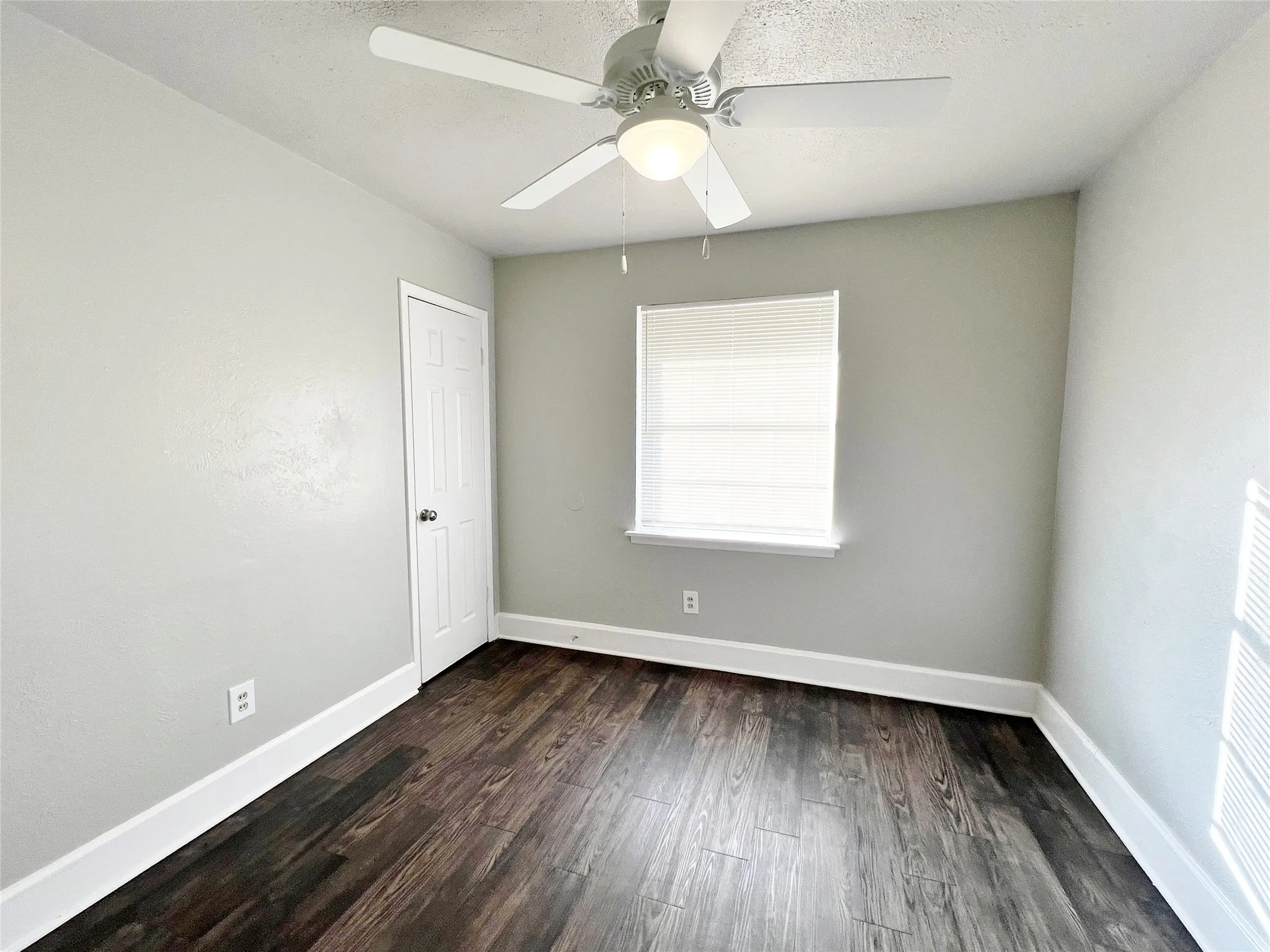 Single Family Residence For Rent in Tarrant County , 5301 Mansel Lane, Fort Worth, Texas 76134, 4 Bedroom, 2 Bathroom, Garage spaces, 1,463 Sqft, built in 1957, mls#21360170, Real Estate Agent in Fort Worth, Homes For Rent in Tarrant county, Homes For Rent in Fort Worth, Realtor in Fort Worth Texas, Real Estate Brokerage Independent Realty Texas, Luminita Cordes Realtor