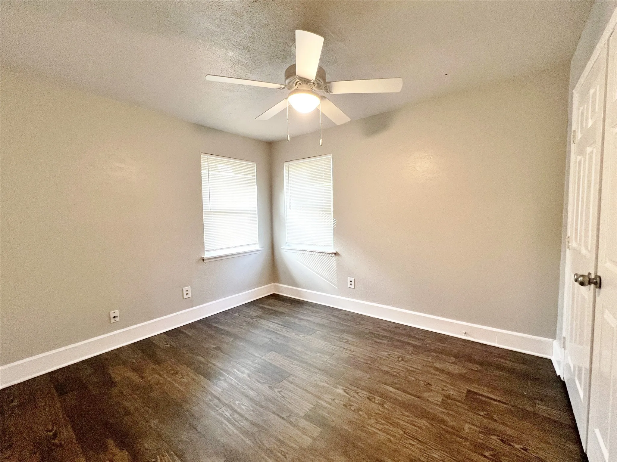 Single Family Residence For Rent in Tarrant County , 5301 Mansel Lane, Fort Worth, Texas 76134, 4 Bedroom, 2 Bathroom, Garage spaces, 1,463 Sqft, built in 1957, mls#21360170, Real Estate Agent in Fort Worth, Homes For Rent in Tarrant county, Homes For Rent in Fort Worth, Realtor in Fort Worth Texas, Real Estate Brokerage Independent Realty Texas, Luminita Cordes Realtor