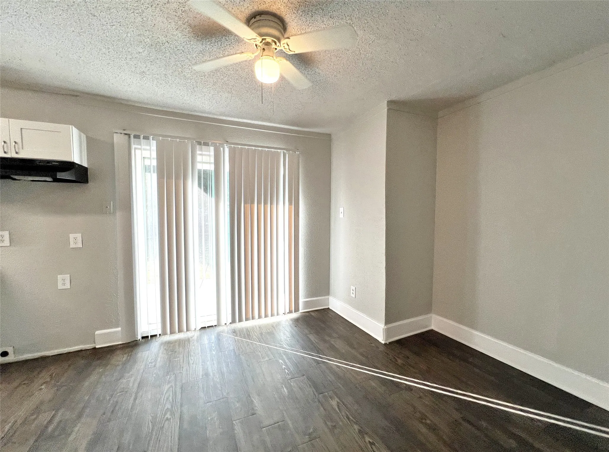 Single Family Residence For Rent in Tarrant County , 5301 Mansel Lane, Fort Worth, Texas 76134, 4 Bedroom, 2 Bathroom, Garage spaces, 1,463 Sqft, built in 1957, mls#21360170, Real Estate Agent in Fort Worth, Homes For Rent in Tarrant county, Homes For Rent in Fort Worth, Realtor in Fort Worth Texas, Real Estate Brokerage Independent Realty Texas, Luminita Cordes Realtor