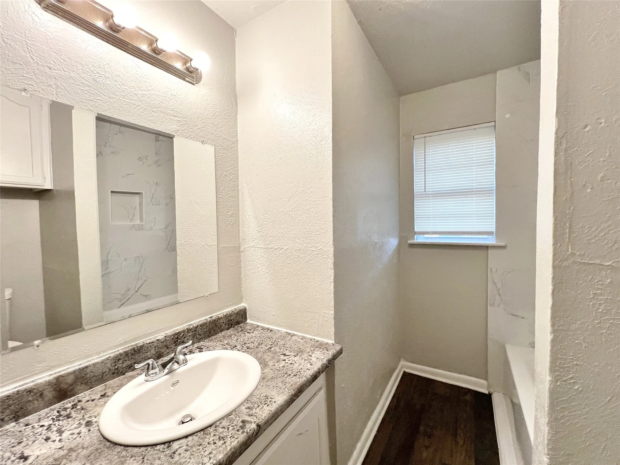 Single Family Residence For Rent in Tarrant County , 5301 Mansel Lane, Fort Worth, Texas 76134, 4 Bedroom, 2 Bathroom, Garage spaces, 1,463 Sqft, built in 1957, mls#21360170, Real Estate Agent in Fort Worth, Homes For Rent in Tarrant county, Homes For Rent in Fort Worth, Realtor in Fort Worth Texas, Real Estate Brokerage Independent Realty Texas, Luminita Cordes Realtor