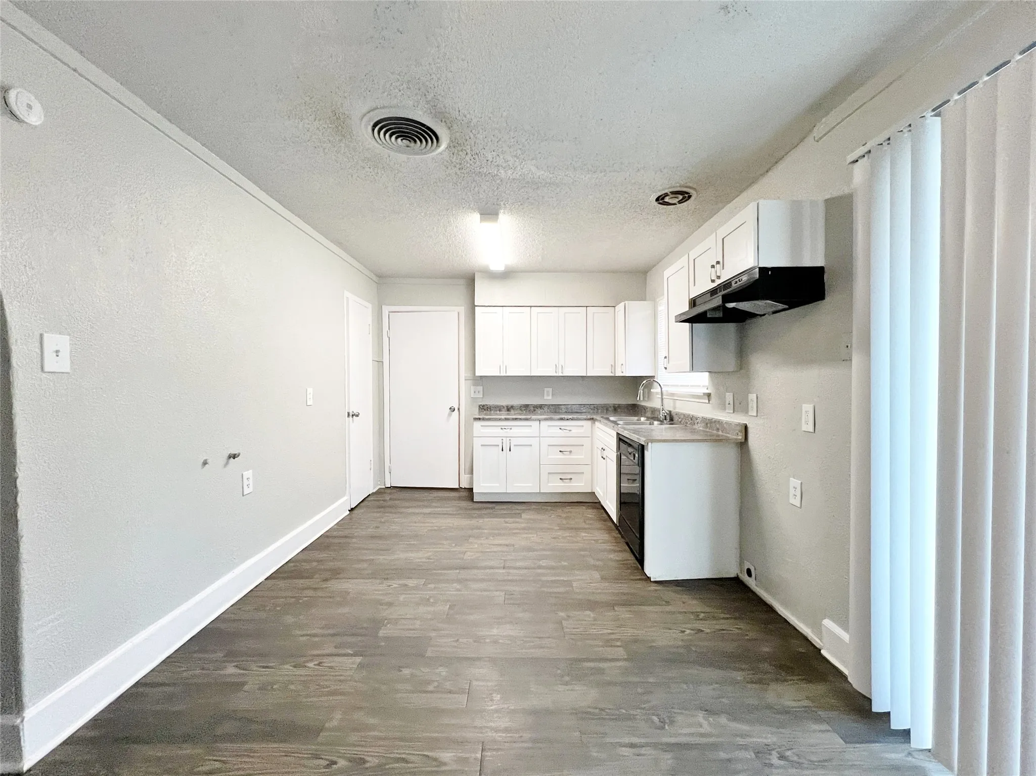 Single Family Residence For Rent in Tarrant County , 5301 Mansel Lane, Fort Worth, Texas 76134, 4 Bedroom, 2 Bathroom, Garage spaces, 1,463 Sqft, built in 1957, mls#21360170, Real Estate Agent in Fort Worth, Homes For Rent in Tarrant county, Homes For Rent in Fort Worth, Realtor in Fort Worth Texas, Real Estate Brokerage Independent Realty Texas, Luminita Cordes Realtor