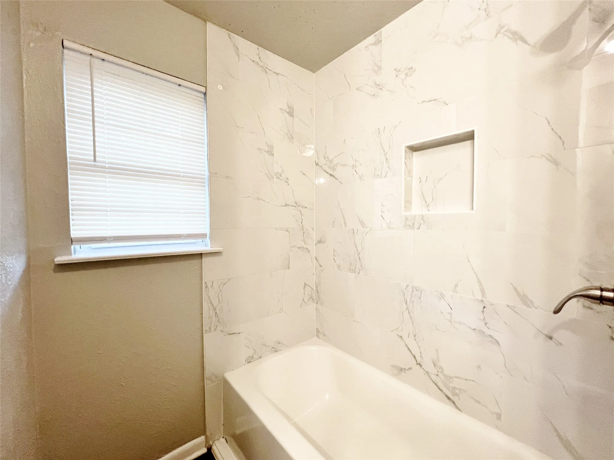 Single Family Residence For Rent in Tarrant County , 5301 Mansel Lane, Fort Worth, Texas 76134, 4 Bedroom, 2 Bathroom, Garage spaces, 1,463 Sqft, built in 1957, mls#21360170, Real Estate Agent in Fort Worth, Homes For Rent in Tarrant county, Homes For Rent in Fort Worth, Realtor in Fort Worth Texas, Real Estate Brokerage Independent Realty Texas, Luminita Cordes Realtor