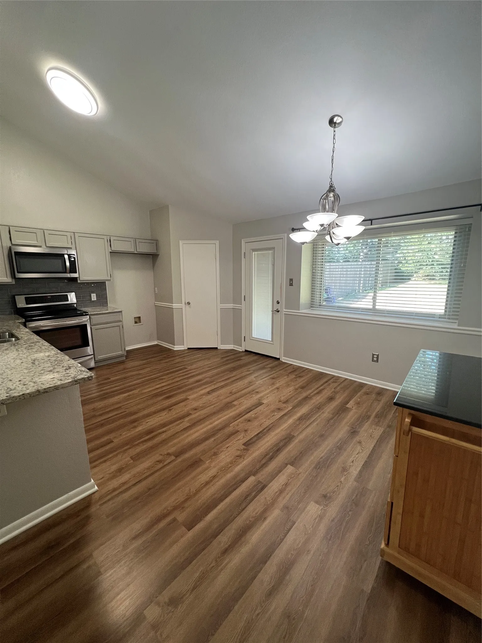 Duplex For Rent in Tarrant County , 1001 Stableway Lane, Bedford, Texas 76022, 2 Bedroom, 2 Bathroom, Garage spaces, 1,275 Sqft, built in 1985, mls#21360176, Real Estate Agent in Bedford, Homes For Rent in Tarrant county, Homes For Rent in Bedford, Realtor in Bedford Texas, Real Estate Brokerage Independent Realty Texas, Luminita Cordes Realtor