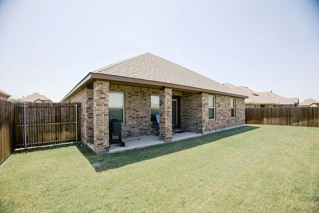 Single Family Residence For Rent in Kaufman County , 4174 Beamer Drive, Forney, Texas 75126, 4 Bedroom, 2 Bathroom, 2 Garage spaces, 2,011 Sqft, built in 2022, mls#21360027, Real Estate Agent in Forney, Homes For Rent in Kaufman county, Homes For Rent in Forney, Realtor in Forney Texas, Real Estate Brokerage Independent Realty Texas, Luminita Cordes Realtor