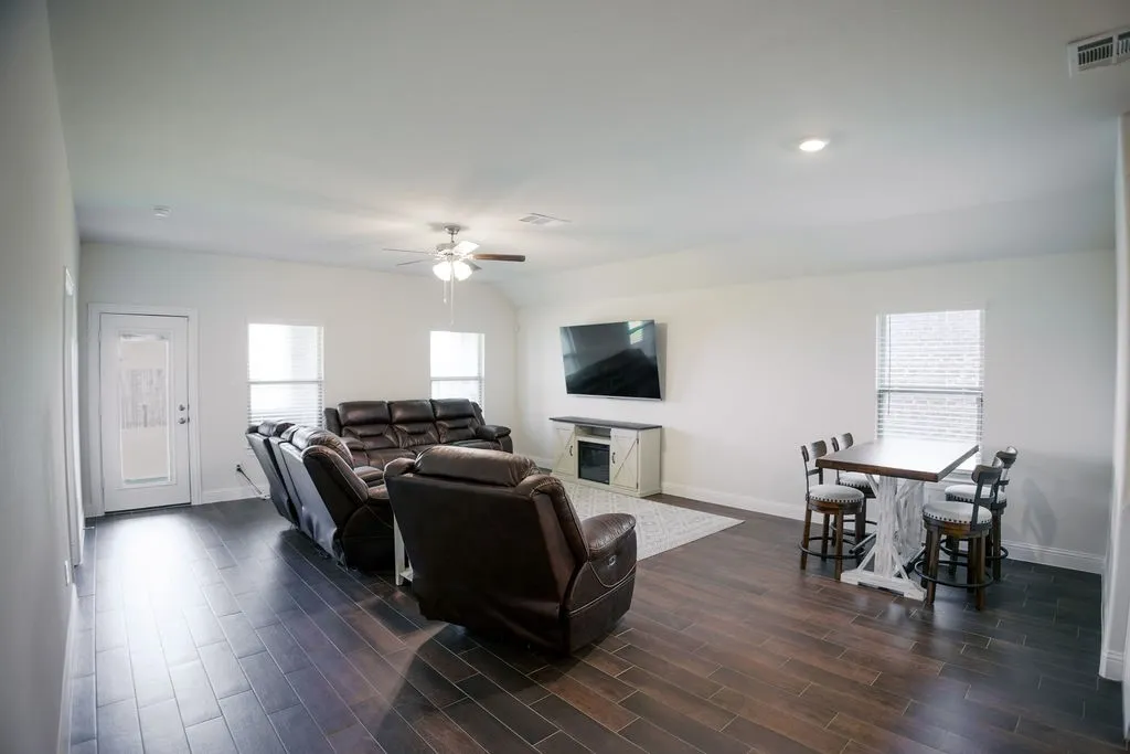 Single Family Residence For Rent in Kaufman County , 4174 Beamer Drive, Forney, Texas 75126, 4 Bedroom, 2 Bathroom, 2 Garage spaces, 2,011 Sqft, built in 2022, mls#21360027, Real Estate Agent in Forney, Homes For Rent in Kaufman county, Homes For Rent in Forney, Realtor in Forney Texas, Real Estate Brokerage Independent Realty Texas, Luminita Cordes Realtor