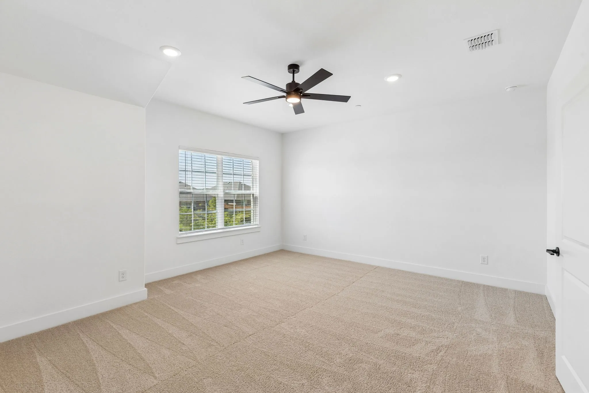 Window with horizontal blinds, carpeted flooring, recessed lighting, and a ceiling fan