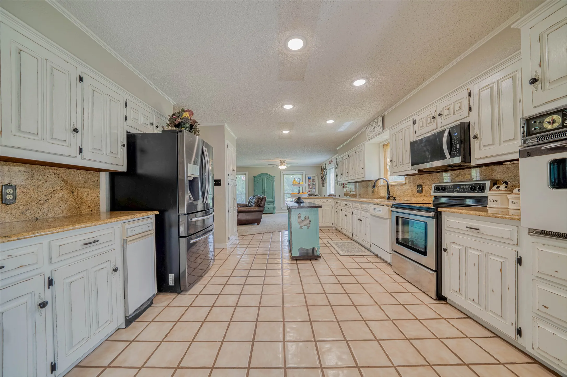 Single Family Residence For Sale in Franklin (TX) County , 8001 Farm Road 1448, Winnsboro, Texas 75494, 4 Bedroom, 4 Bathroom, 2 Garage spaces, 3,505 Sqft, built in 1993, Price $830,000, mls#21360192, Real Estate Agent in Winnsboro, Homes For Sale in Franklin (TX) county, Homes For Sale in Winnsboro, Realtor in Winnsboro Texas, Real Estate Brokerage Independent Realty Texas, Luminita Cordes Realtor