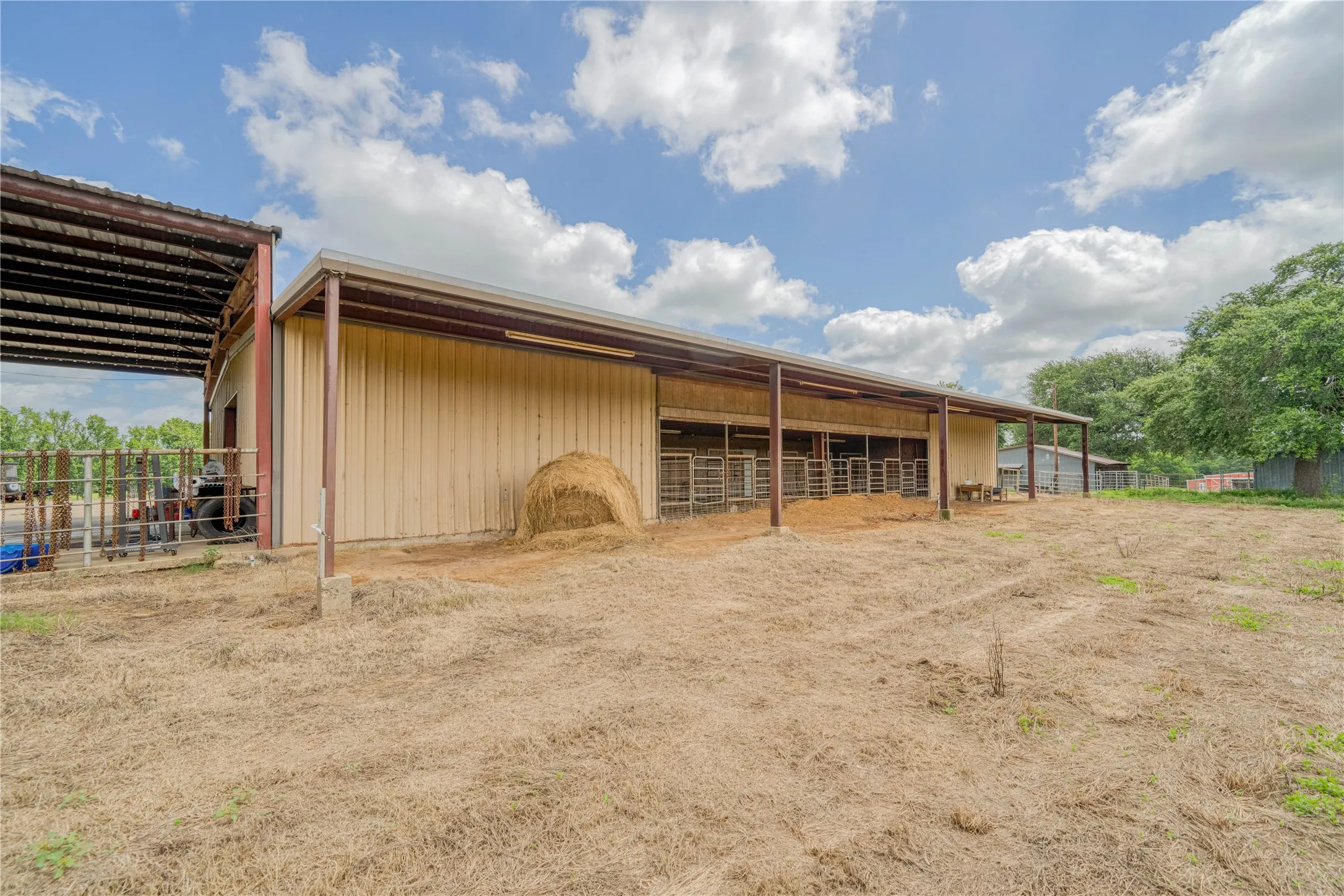 Single Family Residence For Sale in Franklin (TX) County , 8001 Farm Road 1448, Winnsboro, Texas 75494, 4 Bedroom, 4 Bathroom, 2 Garage spaces, 3,505 Sqft, built in 1993, Price $830,000, mls#21360192, Real Estate Agent in Winnsboro, Homes For Sale in Franklin (TX) county, Homes For Sale in Winnsboro, Realtor in Winnsboro Texas, Real Estate Brokerage Independent Realty Texas, Luminita Cordes Realtor