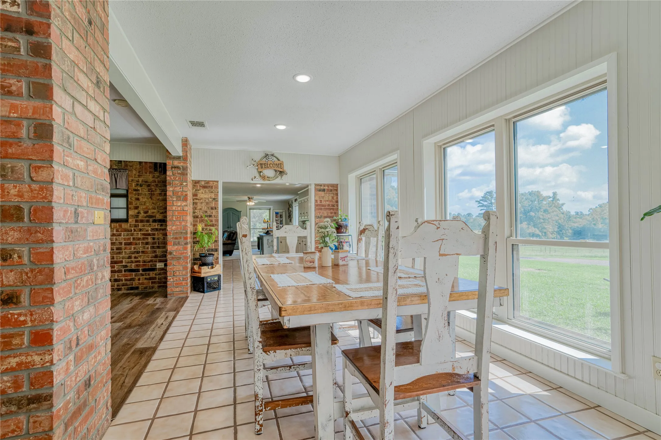 Single Family Residence For Sale in Franklin (TX) County , 8001 Farm Road 1448, Winnsboro, Texas 75494, 4 Bedroom, 4 Bathroom, 2 Garage spaces, 3,505 Sqft, built in 1993, Price $830,000, mls#21360192, Real Estate Agent in Winnsboro, Homes For Sale in Franklin (TX) county, Homes For Sale in Winnsboro, Realtor in Winnsboro Texas, Real Estate Brokerage Independent Realty Texas, Luminita Cordes Realtor