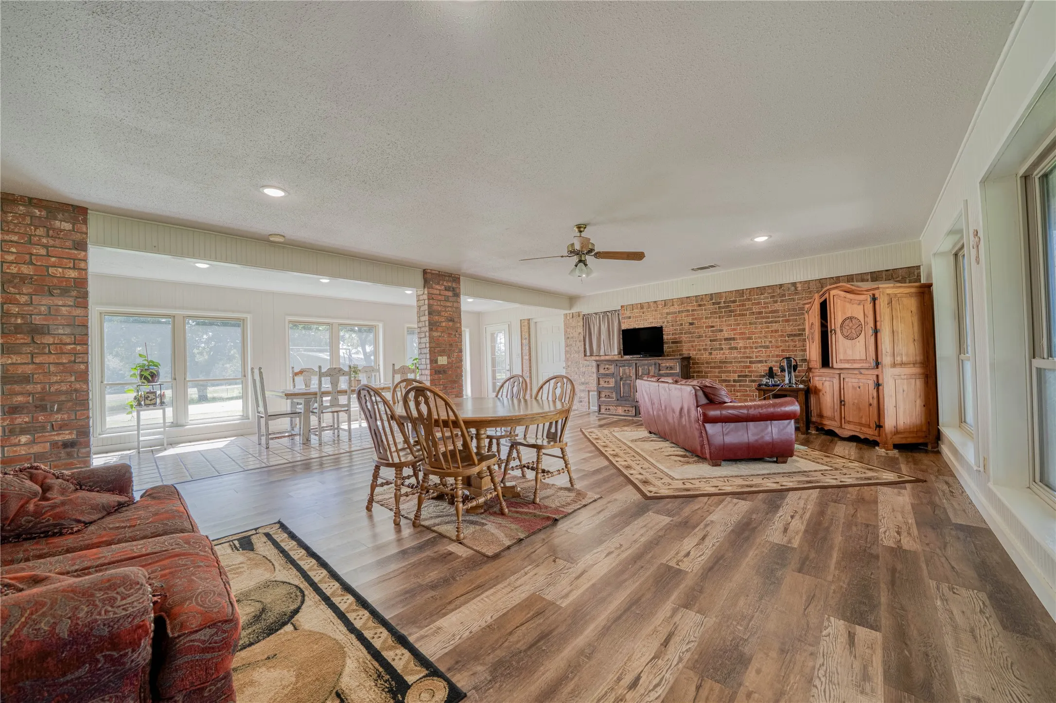 Single Family Residence For Sale in Franklin (TX) County , 8001 Farm Road 1448, Winnsboro, Texas 75494, 4 Bedroom, 4 Bathroom, 2 Garage spaces, 3,505 Sqft, built in 1993, Price $830,000, mls#21360192, Real Estate Agent in Winnsboro, Homes For Sale in Franklin (TX) county, Homes For Sale in Winnsboro, Realtor in Winnsboro Texas, Real Estate Brokerage Independent Realty Texas, Luminita Cordes Realtor