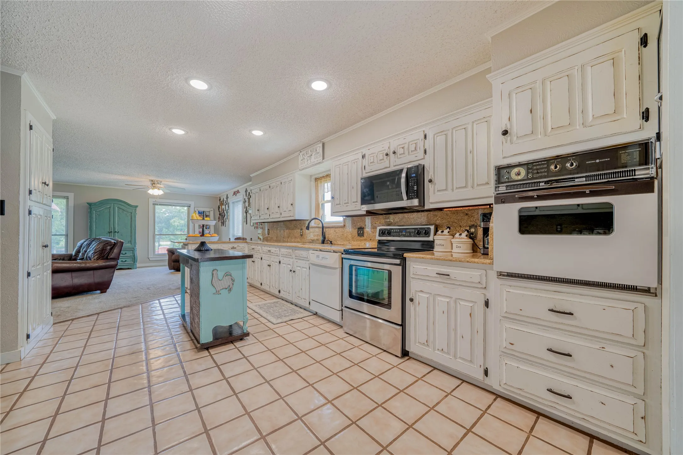 Single Family Residence For Sale in Franklin (TX) County , 8001 Farm Road 1448, Winnsboro, Texas 75494, 4 Bedroom, 4 Bathroom, 2 Garage spaces, 3,505 Sqft, built in 1993, Price $830,000, mls#21360192, Real Estate Agent in Winnsboro, Homes For Sale in Franklin (TX) county, Homes For Sale in Winnsboro, Realtor in Winnsboro Texas, Real Estate Brokerage Independent Realty Texas, Luminita Cordes Realtor