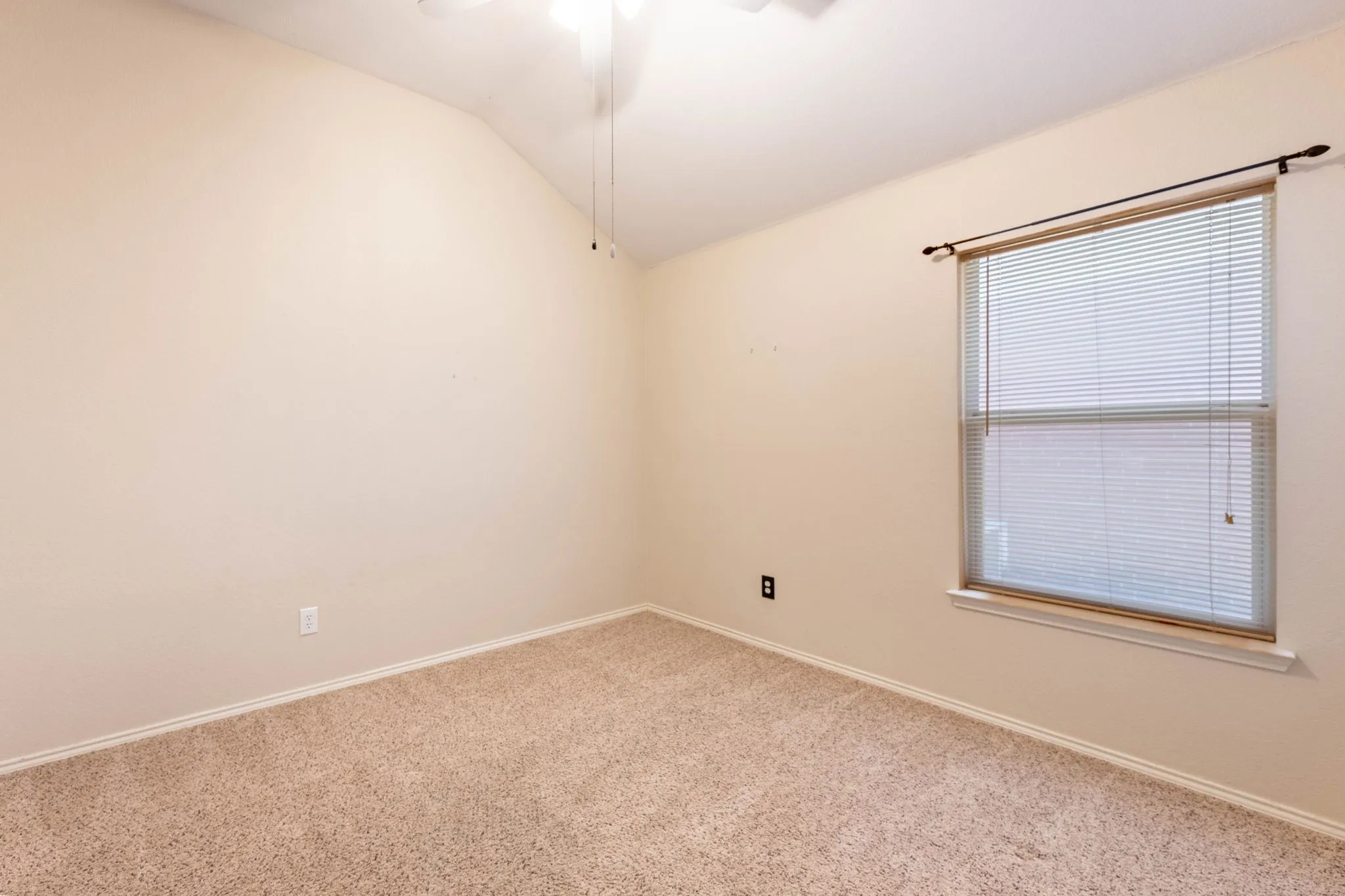 Single Family Residence For Sale in Rockwall County , 413 Tallowtree Drive, Fate, Texas 75087, 3 Bedroom, 2 Bathroom, 2 Garage spaces, 2,077 Sqft, built in 2003, mls#21360163, Real Estate Agent in Fate, Homes For Sale in Rockwall county, Homes For Sale in Fate, Realtor in Fate Texas, Real Estate Brokerage Independent Realty Texas, Luminita Cordes Realtor