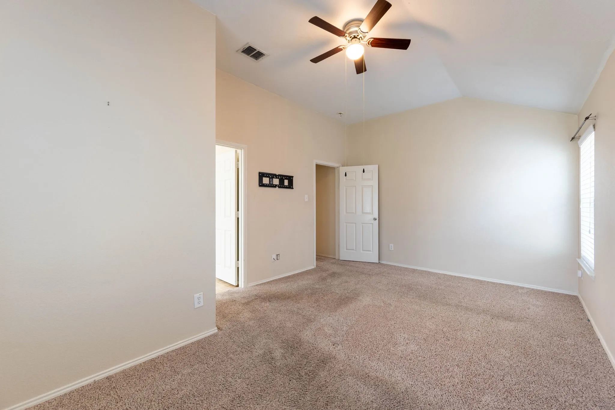 Single Family Residence For Sale in Rockwall County , 413 Tallowtree Drive, Fate, Texas 75087, 3 Bedroom, 2 Bathroom, 2 Garage spaces, 2,077 Sqft, built in 2003, mls#21360163, Real Estate Agent in Fate, Homes For Sale in Rockwall county, Homes For Sale in Fate, Realtor in Fate Texas, Real Estate Brokerage Independent Realty Texas, Luminita Cordes Realtor