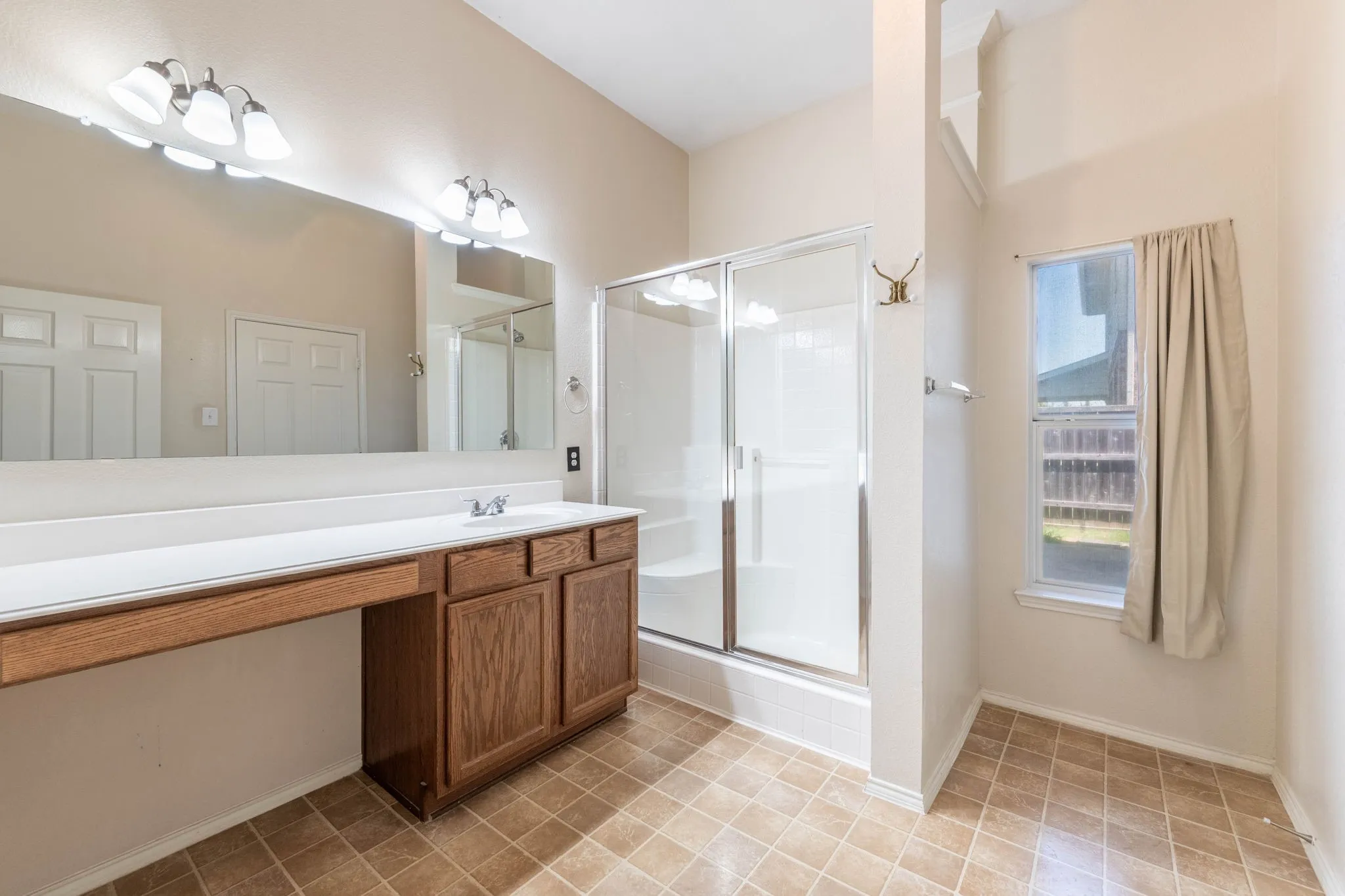 Single Family Residence For Sale in Rockwall County , 413 Tallowtree Drive, Fate, Texas 75087, 3 Bedroom, 2 Bathroom, 2 Garage spaces, 2,077 Sqft, built in 2003, mls#21360163, Real Estate Agent in Fate, Homes For Sale in Rockwall county, Homes For Sale in Fate, Realtor in Fate Texas, Real Estate Brokerage Independent Realty Texas, Luminita Cordes Realtor