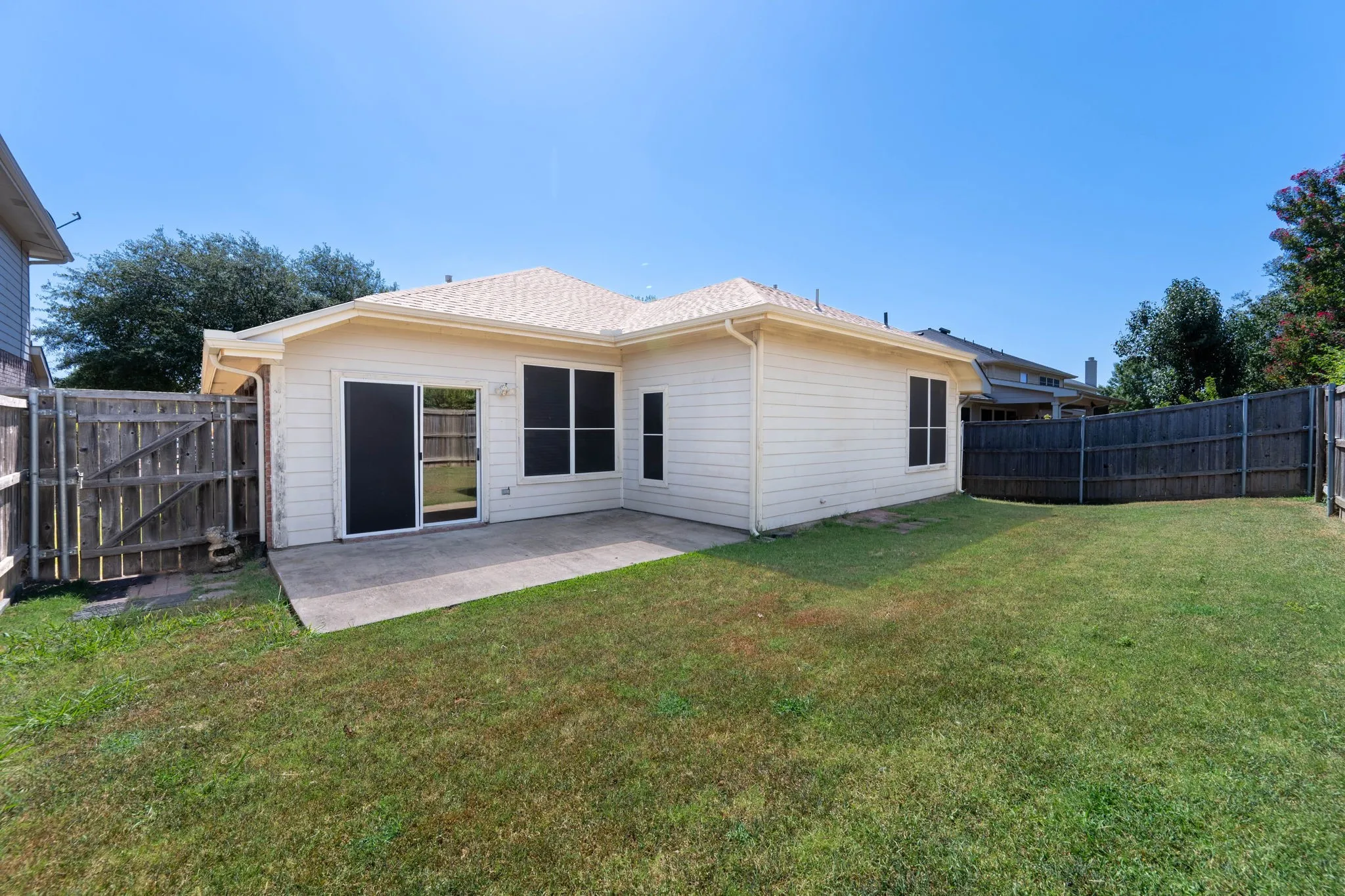 Single Family Residence For Sale in Rockwall County , 413 Tallowtree Drive, Fate, Texas 75087, 3 Bedroom, 2 Bathroom, 2 Garage spaces, 2,077 Sqft, built in 2003, mls#21360163, Real Estate Agent in Fate, Homes For Sale in Rockwall county, Homes For Sale in Fate, Realtor in Fate Texas, Real Estate Brokerage Independent Realty Texas, Luminita Cordes Realtor