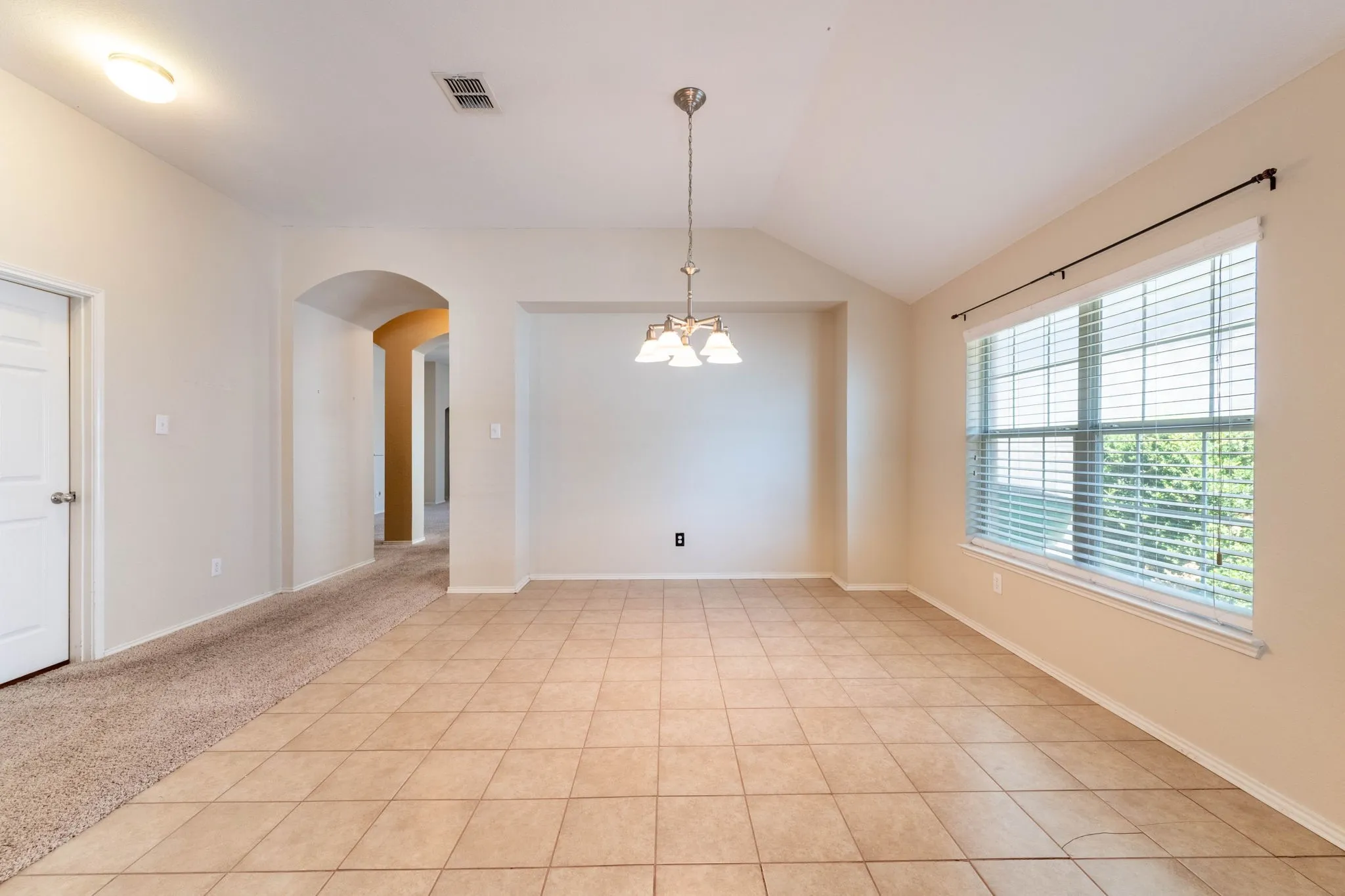 Single Family Residence For Sale in Rockwall County , 413 Tallowtree Drive, Fate, Texas 75087, 3 Bedroom, 2 Bathroom, 2 Garage spaces, 2,077 Sqft, built in 2003, mls#21360163, Real Estate Agent in Fate, Homes For Sale in Rockwall county, Homes For Sale in Fate, Realtor in Fate Texas, Real Estate Brokerage Independent Realty Texas, Luminita Cordes Realtor