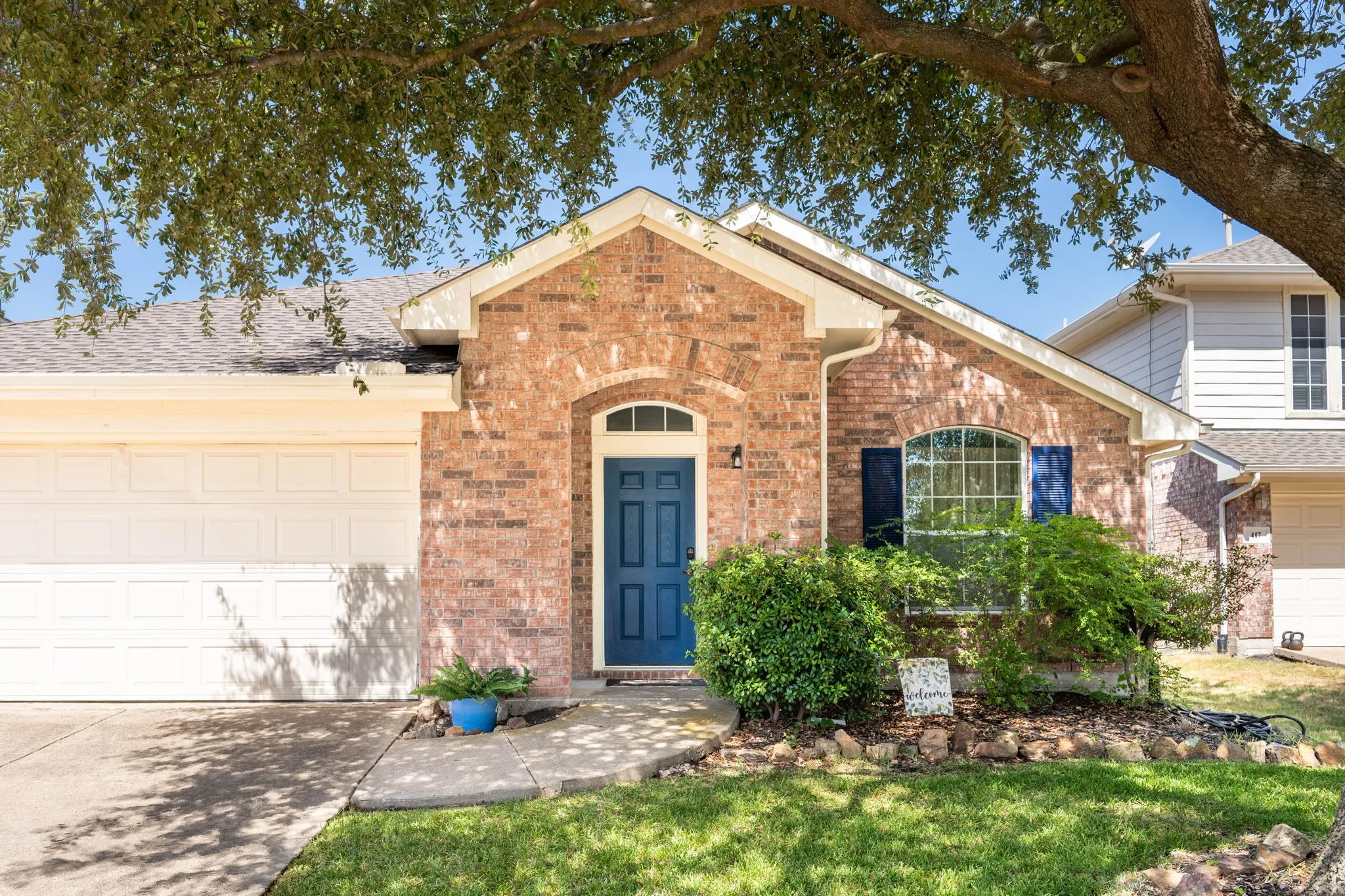 Single Family Residence For Sale in Rockwall County , 413 Tallowtree Drive, Fate, Texas 75087, 3 Bedroom, 2 Bathroom, 2 Garage spaces, 2,077 Sqft, built in 2003, mls#21360163, Real Estate Agent in Fate, Homes For Sale in Rockwall county, Homes For Sale in Fate, Realtor in Fate Texas, Real Estate Brokerage Independent Realty Texas, Luminita Cordes Realtor