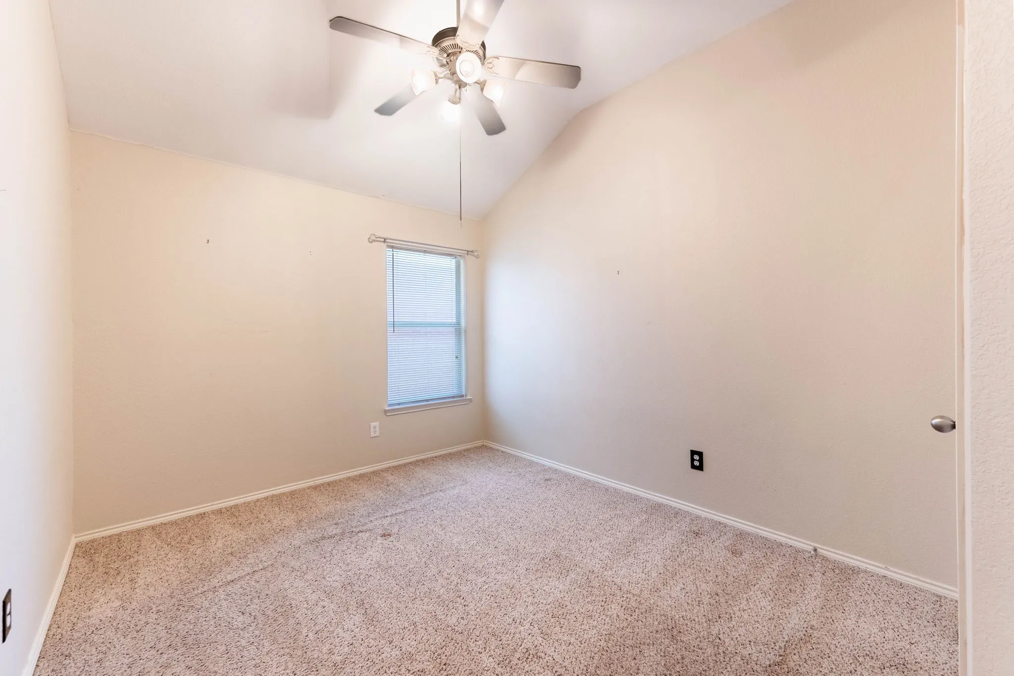 Single Family Residence For Sale in Rockwall County , 413 Tallowtree Drive, Fate, Texas 75087, 3 Bedroom, 2 Bathroom, 2 Garage spaces, 2,077 Sqft, built in 2003, mls#21360163, Real Estate Agent in Fate, Homes For Sale in Rockwall county, Homes For Sale in Fate, Realtor in Fate Texas, Real Estate Brokerage Independent Realty Texas, Luminita Cordes Realtor