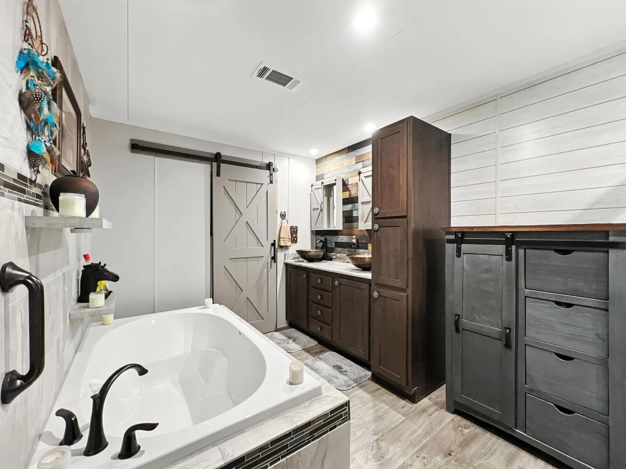 Primary bath with upgraded sink basin and Tub