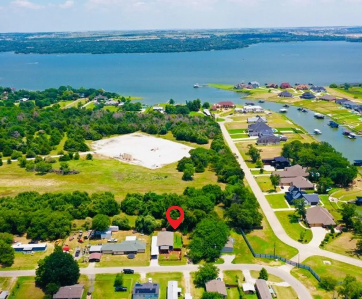 Proximity to Eagle Mountain Lake