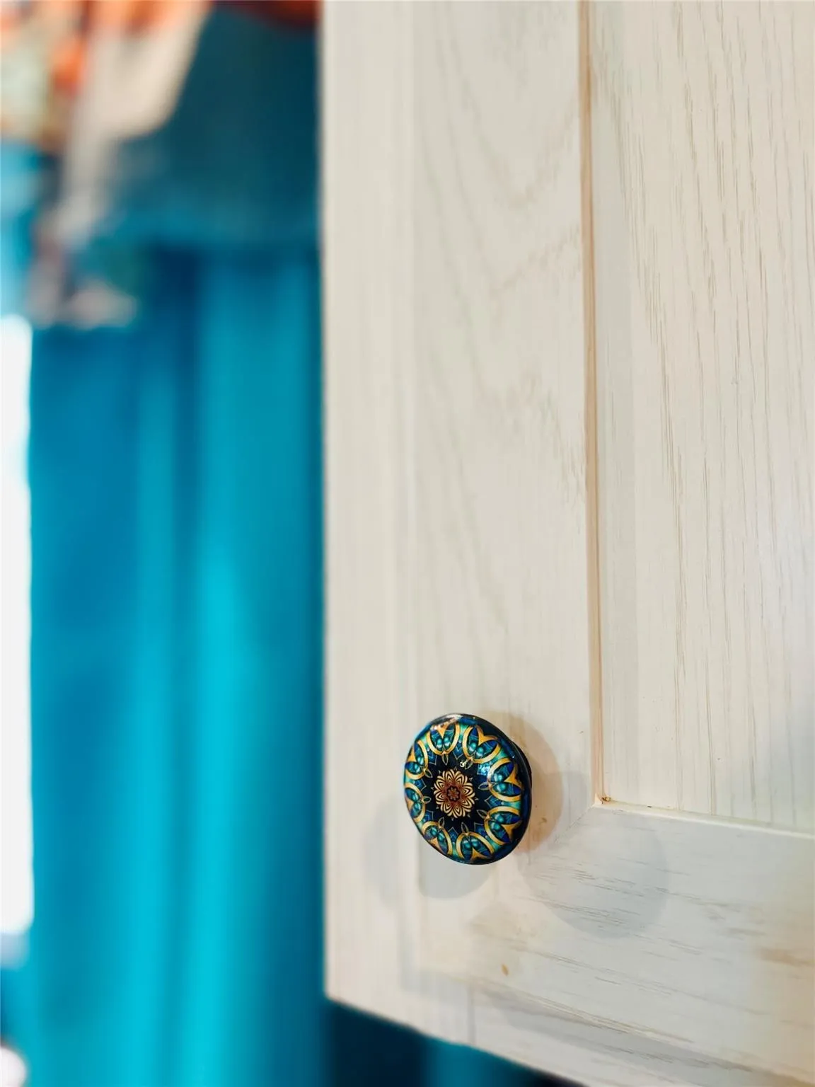 Cabinet hardware