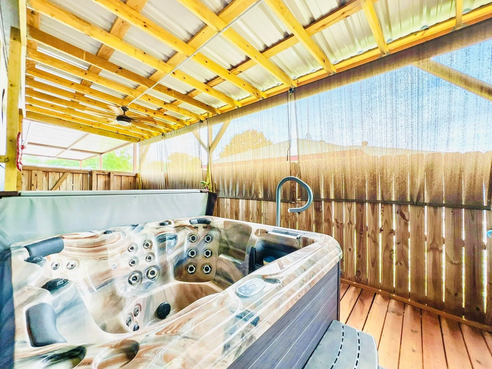 Side deck with shades *hot tub excluded*