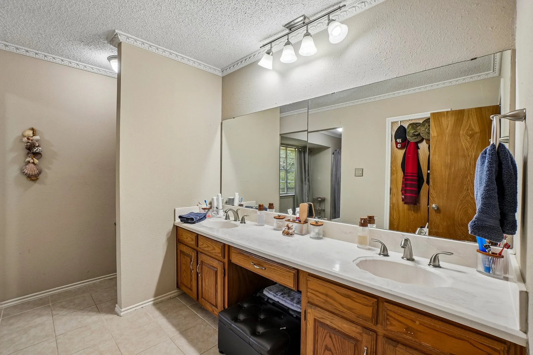 Single Family Residence For Sale in Dallas County , 335 Robin Hill Lane, Duncanville, Texas 75137, 4 Bedroom, 2 Bathroom, 2 Garage spaces, 2,092 Sqft, built in 1976, mls#21359758, Real Estate Agent in Duncanville, Homes For Sale in Dallas county, Homes For Sale in Duncanville, Realtor in Duncanville Texas, Real Estate Brokerage Independent Realty Texas, Luminita Cordes Realtor