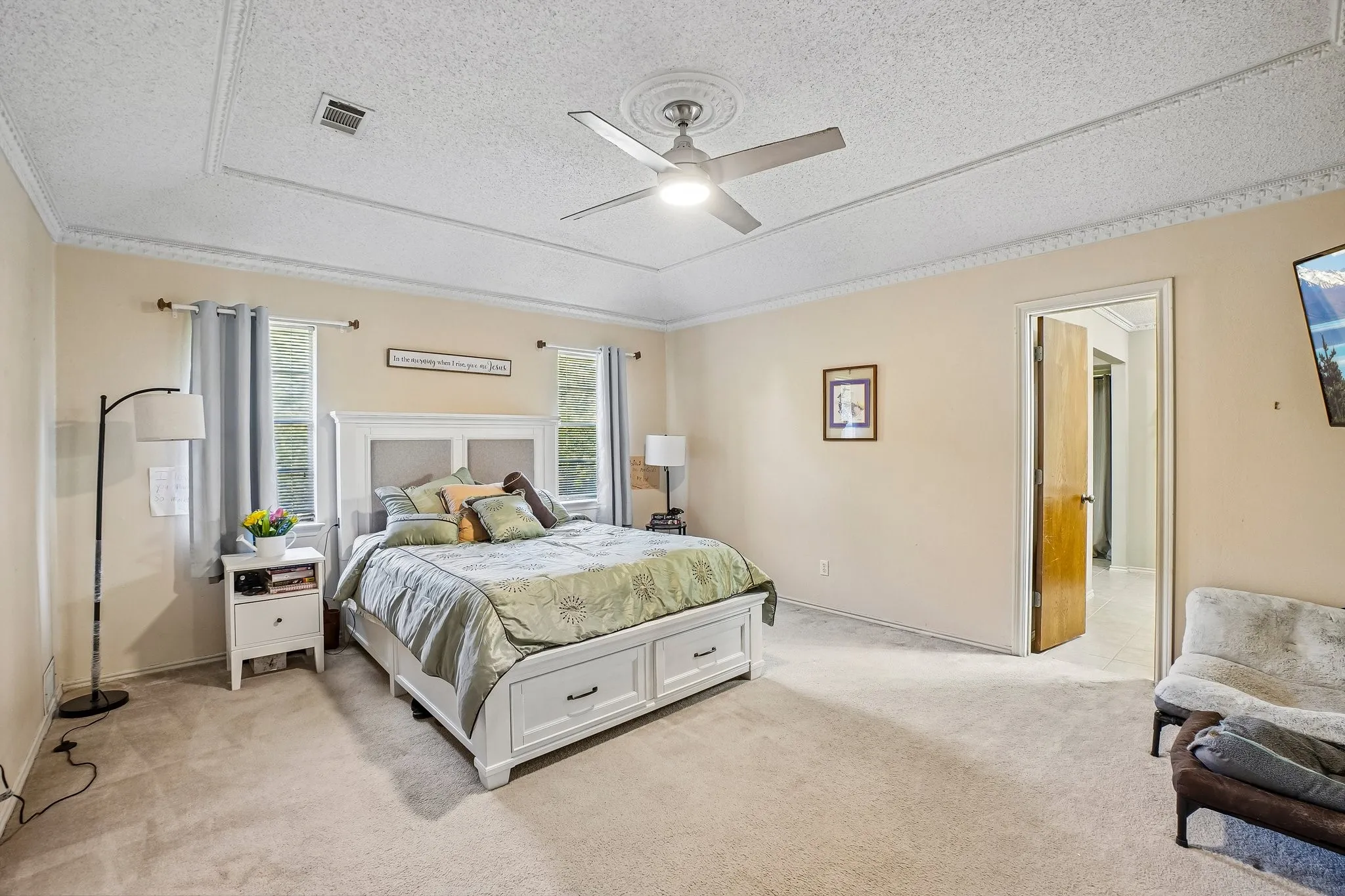 Single Family Residence For Sale in Dallas County , 335 Robin Hill Lane, Duncanville, Texas 75137, 4 Bedroom, 2 Bathroom, 2 Garage spaces, 2,092 Sqft, built in 1976, mls#21359758, Real Estate Agent in Duncanville, Homes For Sale in Dallas county, Homes For Sale in Duncanville, Realtor in Duncanville Texas, Real Estate Brokerage Independent Realty Texas, Luminita Cordes Realtor