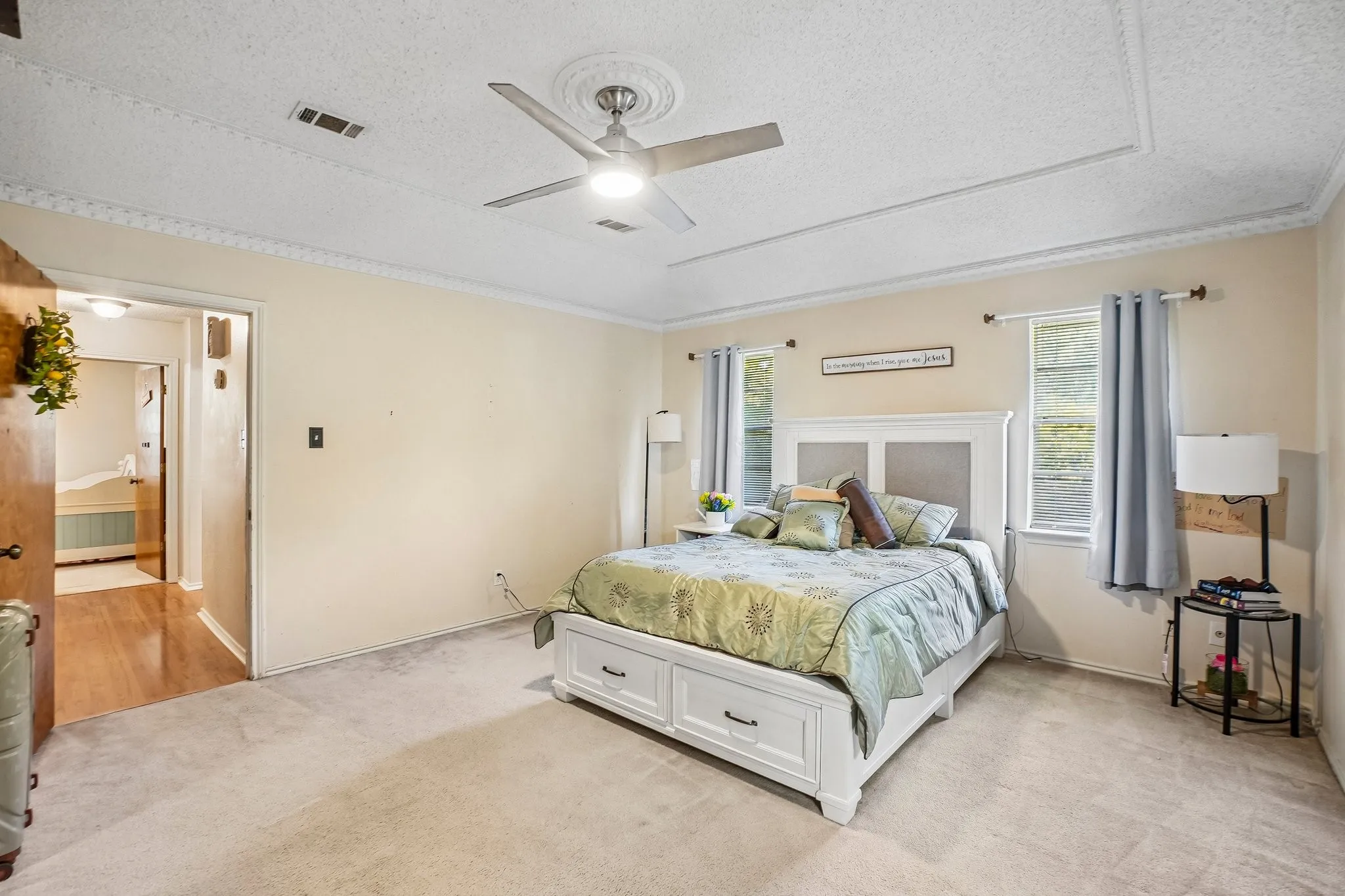 Single Family Residence For Sale in Dallas County , 335 Robin Hill Lane, Duncanville, Texas 75137, 4 Bedroom, 2 Bathroom, 2 Garage spaces, 2,092 Sqft, built in 1976, mls#21359758, Real Estate Agent in Duncanville, Homes For Sale in Dallas county, Homes For Sale in Duncanville, Realtor in Duncanville Texas, Real Estate Brokerage Independent Realty Texas, Luminita Cordes Realtor