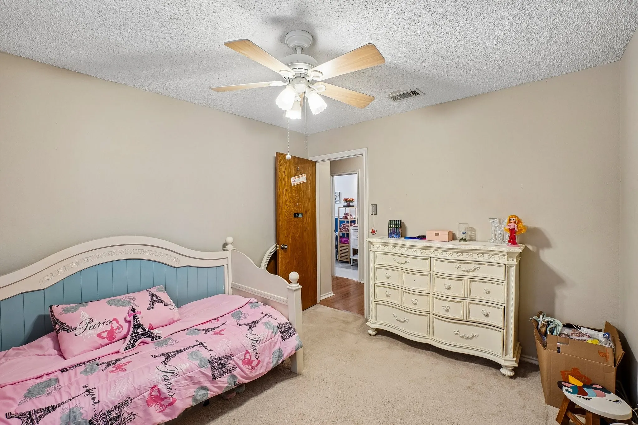 Single Family Residence For Sale in Dallas County , 335 Robin Hill Lane, Duncanville, Texas 75137, 4 Bedroom, 2 Bathroom, 2 Garage spaces, 2,092 Sqft, built in 1976, mls#21359758, Real Estate Agent in Duncanville, Homes For Sale in Dallas county, Homes For Sale in Duncanville, Realtor in Duncanville Texas, Real Estate Brokerage Independent Realty Texas, Luminita Cordes Realtor