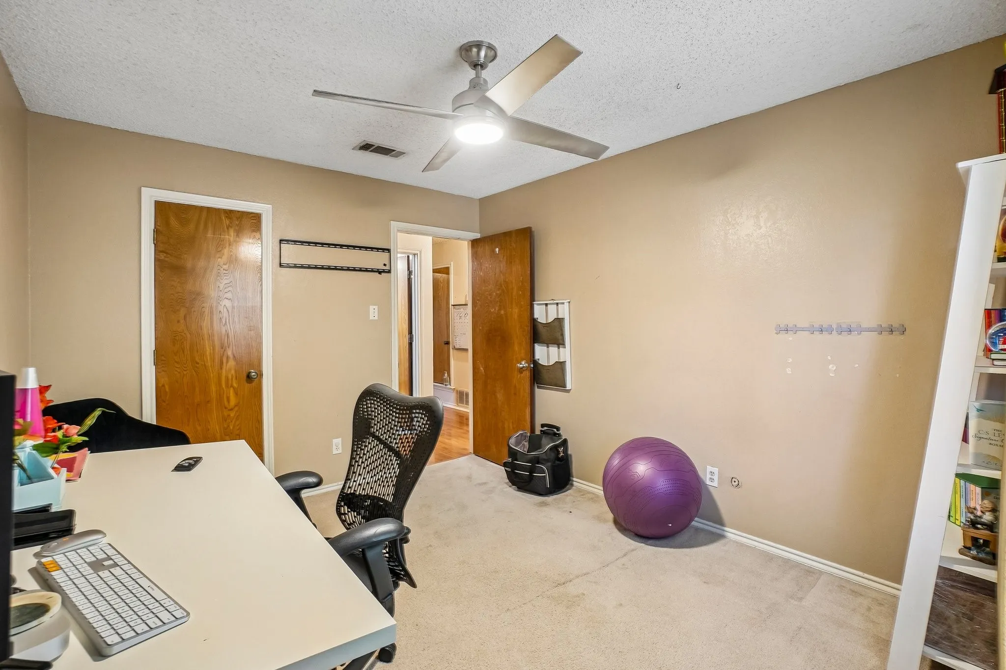 Single Family Residence For Sale in Dallas County , 335 Robin Hill Lane, Duncanville, Texas 75137, 4 Bedroom, 2 Bathroom, 2 Garage spaces, 2,092 Sqft, built in 1976, mls#21359758, Real Estate Agent in Duncanville, Homes For Sale in Dallas county, Homes For Sale in Duncanville, Realtor in Duncanville Texas, Real Estate Brokerage Independent Realty Texas, Luminita Cordes Realtor