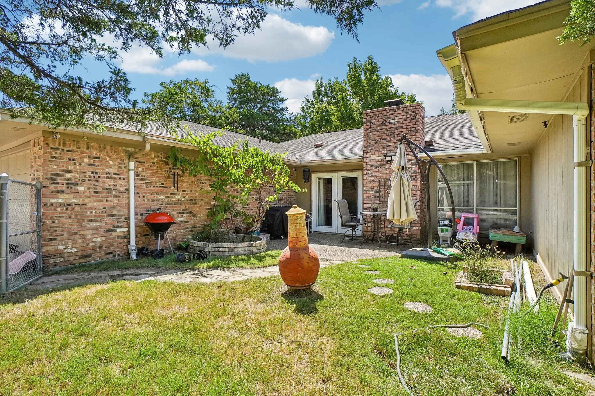 Single Family Residence For Sale in Dallas County , 335 Robin Hill Lane, Duncanville, Texas 75137, 4 Bedroom, 2 Bathroom, 2 Garage spaces, 2,092 Sqft, built in 1976, mls#21359758, Real Estate Agent in Duncanville, Homes For Sale in Dallas county, Homes For Sale in Duncanville, Realtor in Duncanville Texas, Real Estate Brokerage Independent Realty Texas, Luminita Cordes Realtor