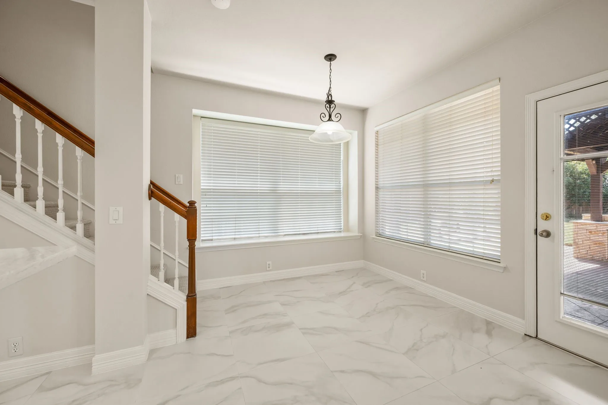Single Family Residence For Sale in Tarrant County , 6609 Sapphire Circle S, Colleyville, Texas 76034, 5 Bedroom, 4 Bathroom, 3 Garage spaces, 4,051 Sqft, built in 2002, mls#21360101, Real Estate Agent in Colleyville, Homes For Sale in Tarrant county, Homes For Sale in Colleyville, Realtor in Colleyville Texas, Real Estate Brokerage Independent Realty Texas, Luminita Cordes Realtor