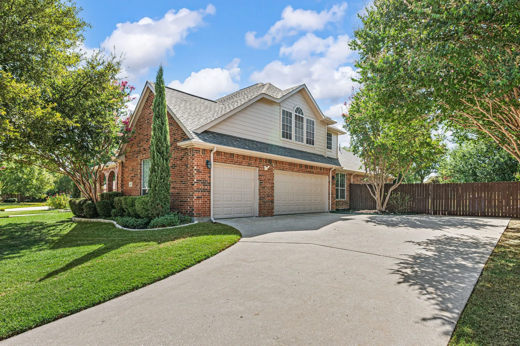 Single Family Residence For Sale in Tarrant County , 6609 Sapphire Circle S, Colleyville, Texas 76034, 5 Bedroom, 4 Bathroom, 3 Garage spaces, 4,051 Sqft, built in 2002, mls#21360101, Real Estate Agent in Colleyville, Homes For Sale in Tarrant county, Homes For Sale in Colleyville, Realtor in Colleyville Texas, Real Estate Brokerage Independent Realty Texas, Luminita Cordes Realtor