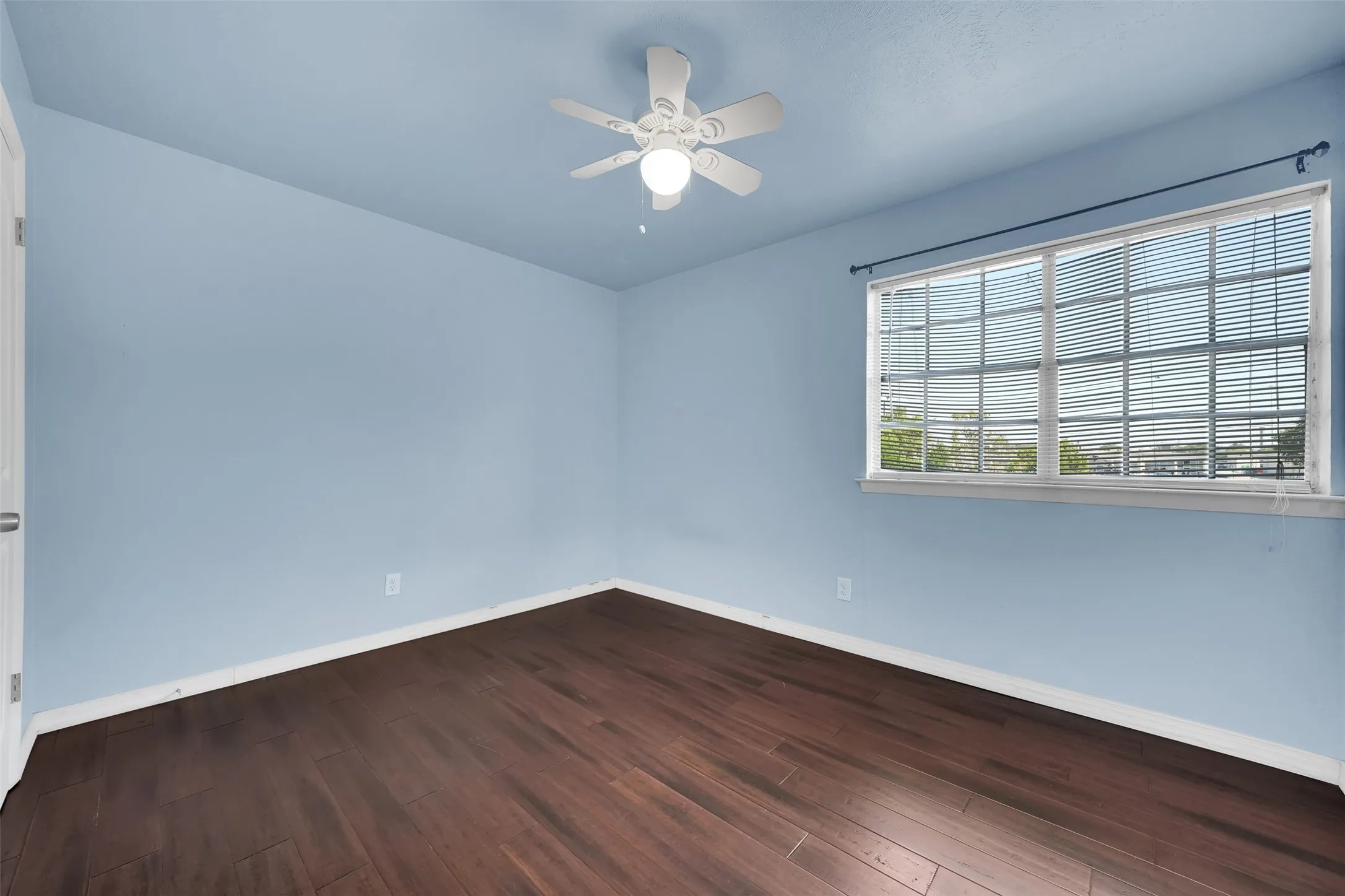 Condominium For Sale in Dallas County , 1817 E Grauwyler Road 158, Irving, Texas 75061, 2 Bedroom, 2 Bathroom, Garage spaces, 1,084 Sqft, built in 1970, mls#21352090, Real Estate Agent in Irving, Homes For Sale in Dallas county, Homes For Sale in Irving, Realtor in Irving Texas, Real Estate Brokerage Independent Realty Texas, Luminita Cordes Realtor