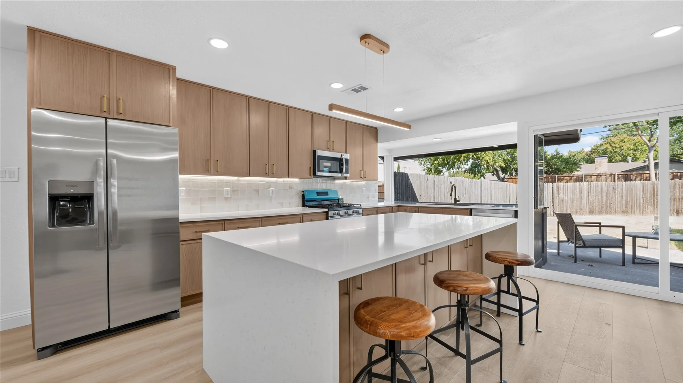 Single Family Residence For Sale in Dallas County , 3757 Blue Trace Lane, Farmers Branch, Texas 75244, 4 Bedroom, 2 Bathroom, 2 Garage spaces, 2,341 Sqft, built in 1969, mls#21359797, Real Estate Agent in Farmers Branch, Homes For Sale in Dallas county, Homes For Sale in Farmers Branch, Realtor in Farmers Branch Texas, Real Estate Brokerage Independent Realty Texas, Luminita Cordes Realtor