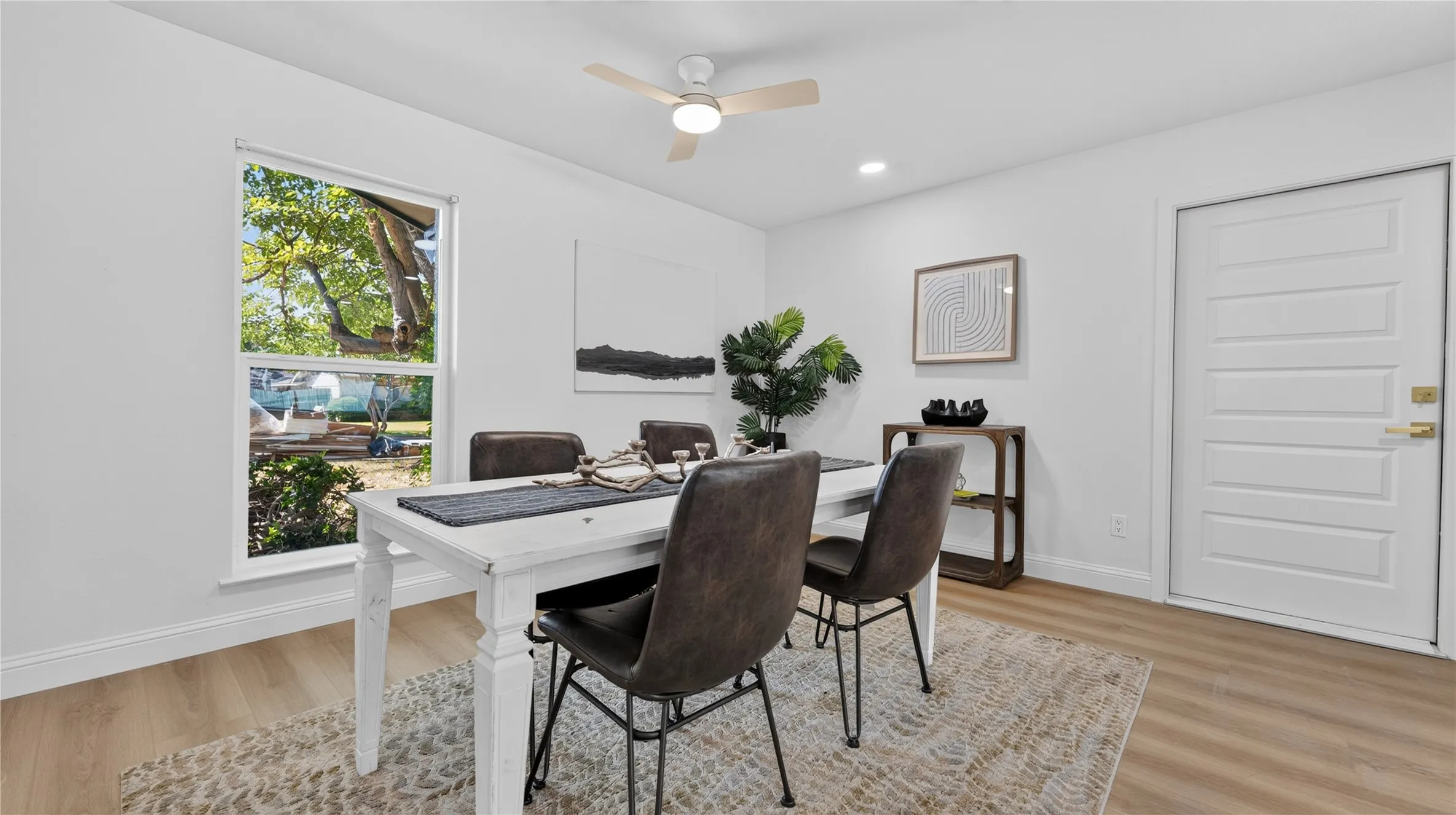 Single Family Residence For Sale in Dallas County , 3757 Blue Trace Lane, Farmers Branch, Texas 75244, 4 Bedroom, 2 Bathroom, 2 Garage spaces, 2,341 Sqft, built in 1969, mls#21359797, Real Estate Agent in Farmers Branch, Homes For Sale in Dallas county, Homes For Sale in Farmers Branch, Realtor in Farmers Branch Texas, Real Estate Brokerage Independent Realty Texas, Luminita Cordes Realtor