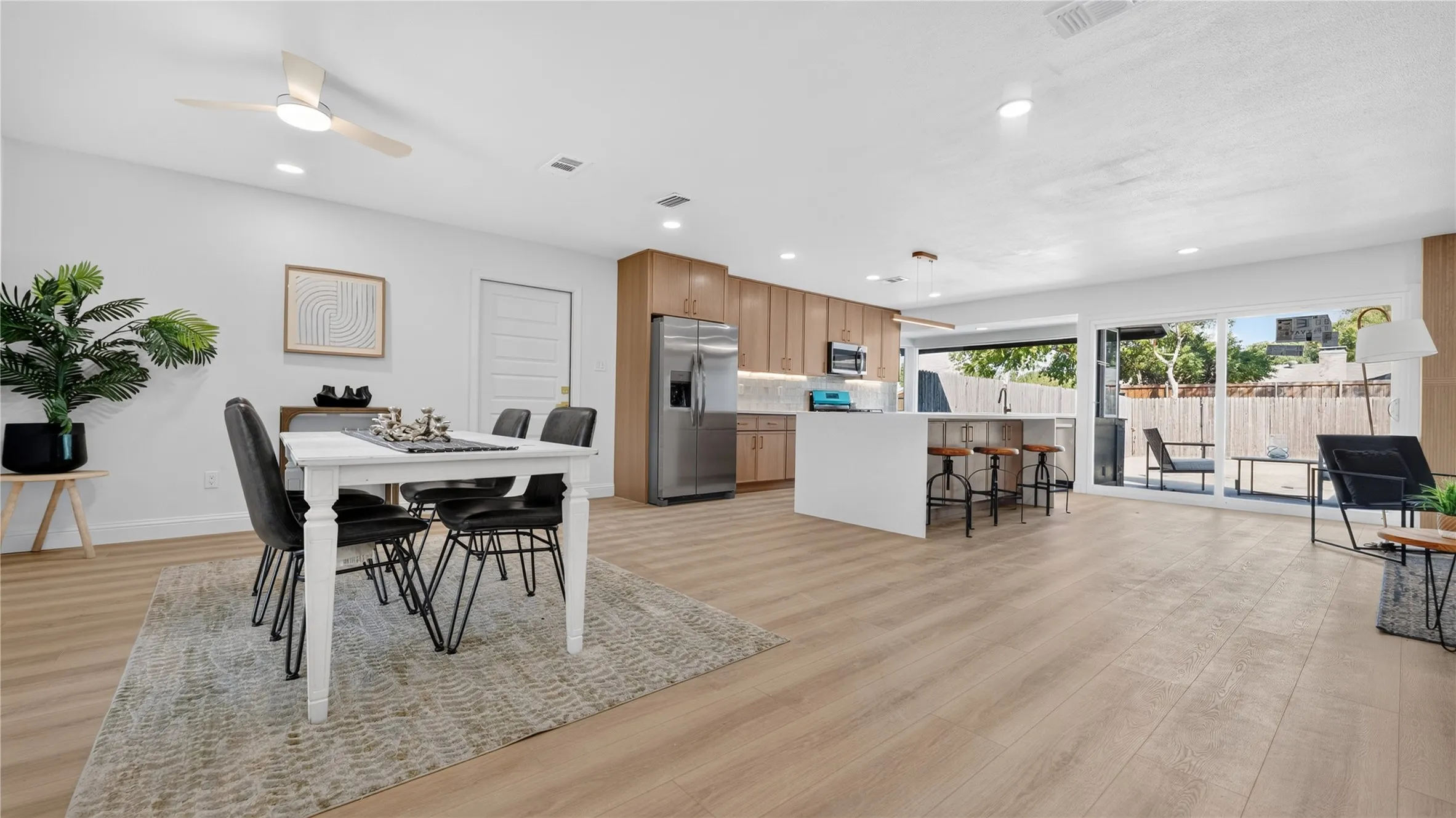 Single Family Residence For Sale in Dallas County , 3757 Blue Trace Lane, Farmers Branch, Texas 75244, 4 Bedroom, 2 Bathroom, 2 Garage spaces, 2,341 Sqft, built in 1969, mls#21359797, Real Estate Agent in Farmers Branch, Homes For Sale in Dallas county, Homes For Sale in Farmers Branch, Realtor in Farmers Branch Texas, Real Estate Brokerage Independent Realty Texas, Luminita Cordes Realtor