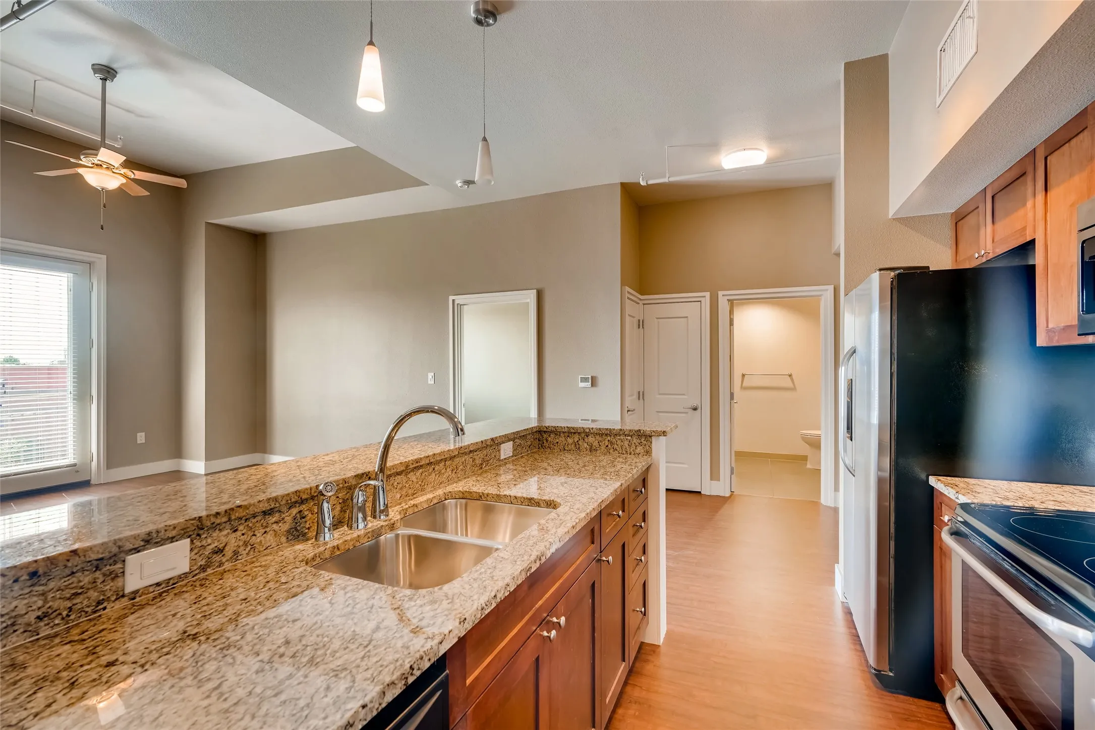 Apartment For Rent in Tarrant County , 928 Travis Avenue 204, Fort Worth, Texas 76104, 2 Bedroom, 1 Bathroom, Garage spaces, 963 Sqft, built in 2016, mls#21360214, Real Estate Agent in Fort Worth, Homes For Rent in Tarrant county, Homes For Rent in Fort Worth, Realtor in Fort Worth Texas, Real Estate Brokerage Independent Realty Texas, Luminita Cordes Realtor