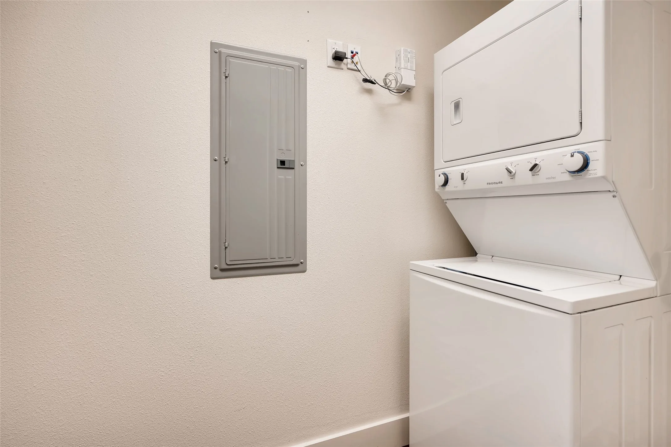 Apartment For Rent in Tarrant County , 928 Travis Avenue 204, Fort Worth, Texas 76104, 2 Bedroom, 1 Bathroom, Garage spaces, 963 Sqft, built in 2016, mls#21360214, Real Estate Agent in Fort Worth, Homes For Rent in Tarrant county, Homes For Rent in Fort Worth, Realtor in Fort Worth Texas, Real Estate Brokerage Independent Realty Texas, Luminita Cordes Realtor