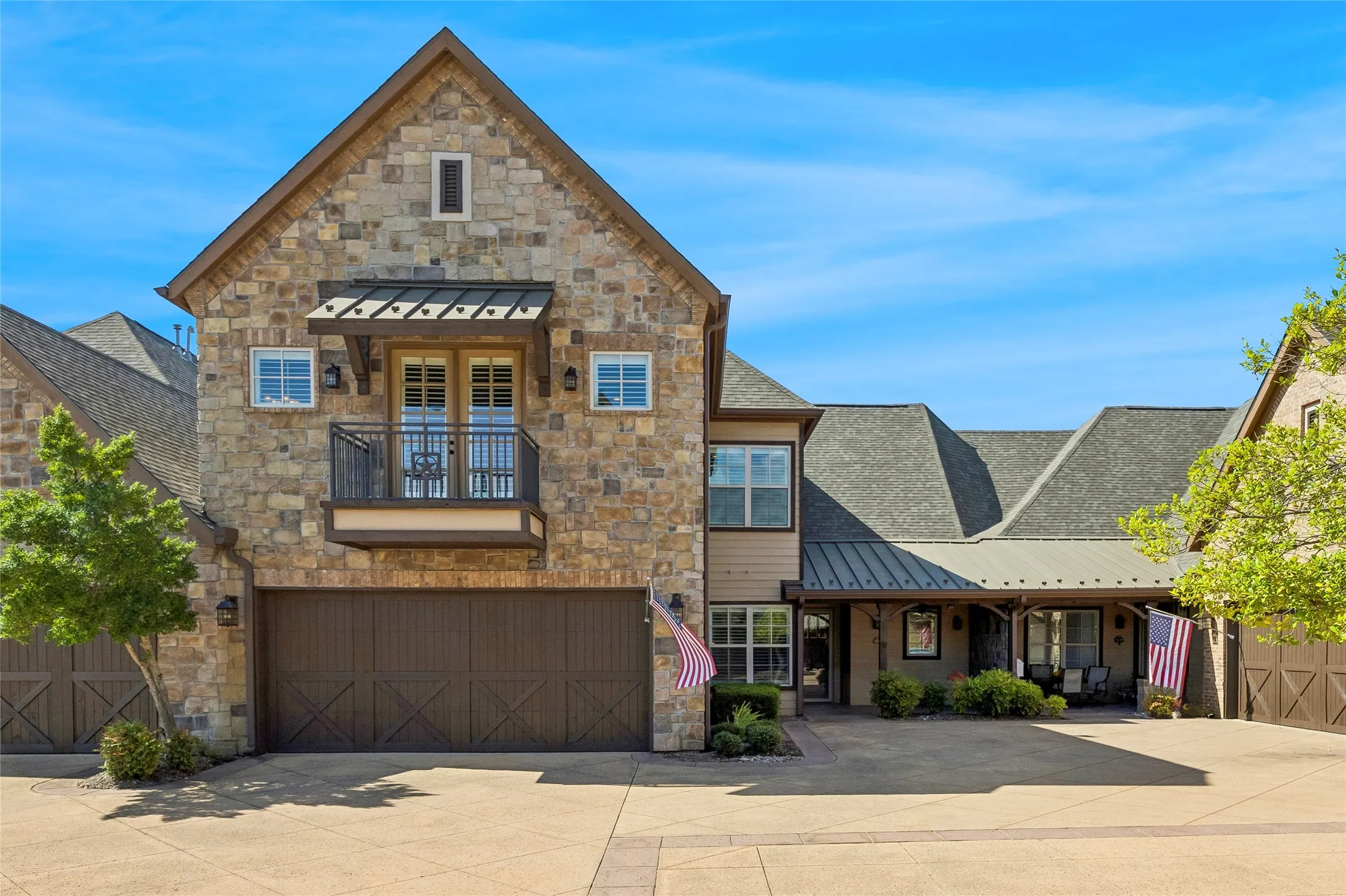 Condominium For Sale in Tarrant County , 310 Watermere Drive, Southlake, Texas 76092, 3 Bedroom, 4 Bathroom, 2 Garage spaces, 2,723 Sqft, built in 2007, mls#21359679, Real Estate Agent in Southlake, Homes For Sale in Tarrant county, Homes For Sale in Southlake, Realtor in Southlake Texas, Real Estate Brokerage Independent Realty Texas, Luminita Cordes Realtor