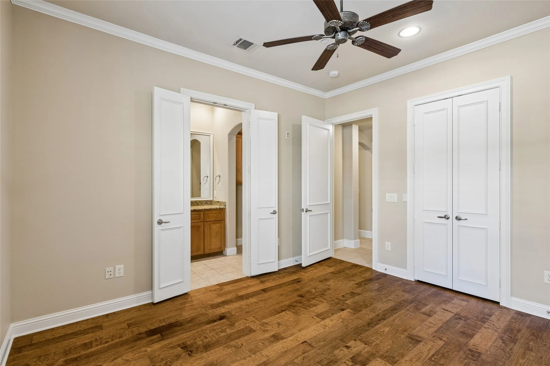 Condominium For Sale in Tarrant County , 310 Watermere Drive, Southlake, Texas 76092, 3 Bedroom, 4 Bathroom, 2 Garage spaces, 2,723 Sqft, built in 2007, mls#21359679, Real Estate Agent in Southlake, Homes For Sale in Tarrant county, Homes For Sale in Southlake, Realtor in Southlake Texas, Real Estate Brokerage Independent Realty Texas, Luminita Cordes Realtor