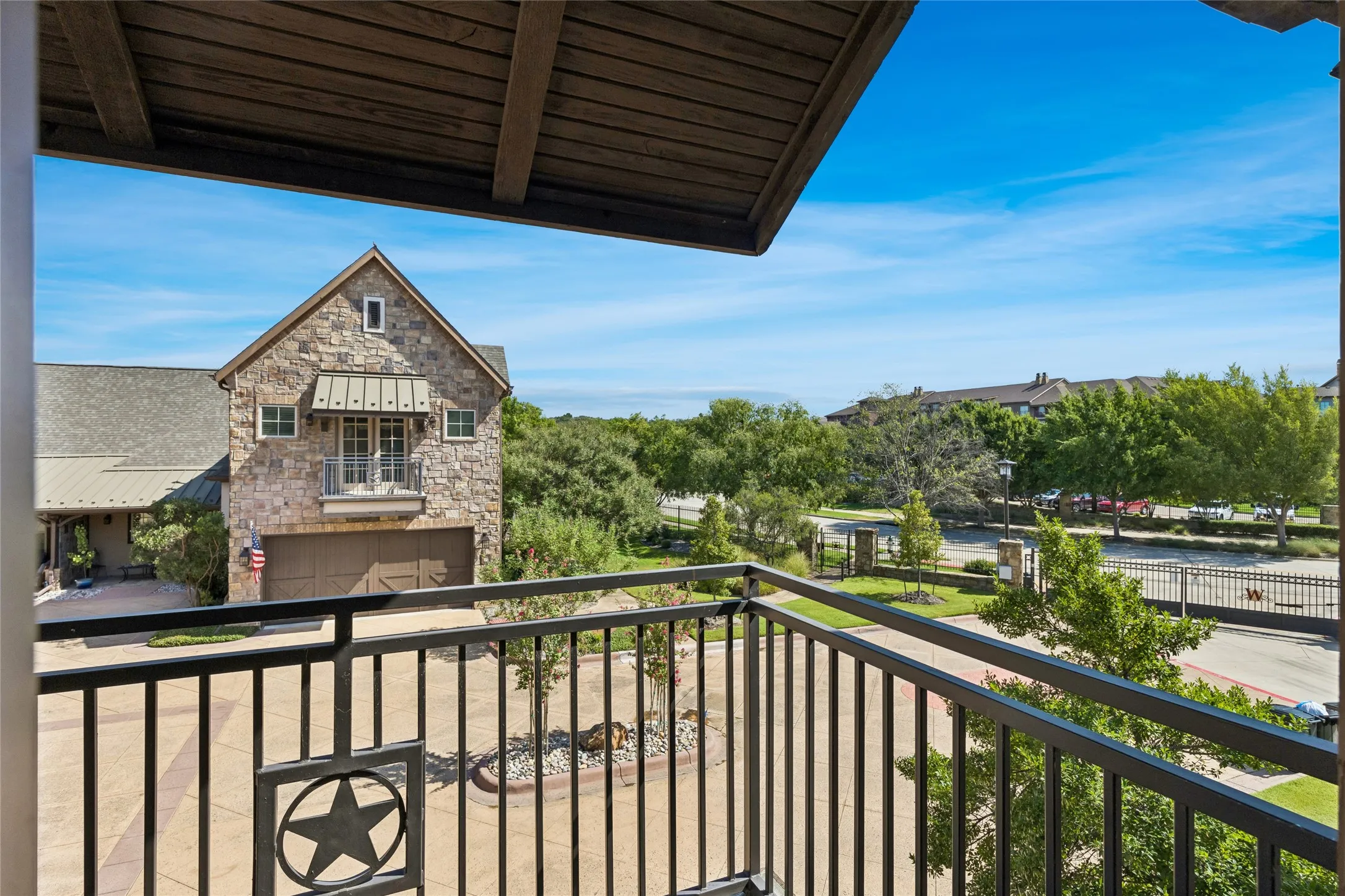 Condominium For Sale in Tarrant County , 310 Watermere Drive, Southlake, Texas 76092, 3 Bedroom, 4 Bathroom, 2 Garage spaces, 2,723 Sqft, built in 2007, mls#21359679, Real Estate Agent in Southlake, Homes For Sale in Tarrant county, Homes For Sale in Southlake, Realtor in Southlake Texas, Real Estate Brokerage Independent Realty Texas, Luminita Cordes Realtor
