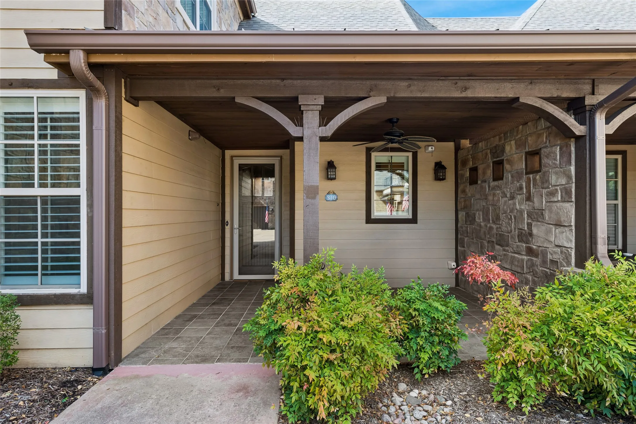 Condominium For Sale in Tarrant County , 310 Watermere Drive, Southlake, Texas 76092, 3 Bedroom, 4 Bathroom, 2 Garage spaces, 2,723 Sqft, built in 2007, mls#21359679, Real Estate Agent in Southlake, Homes For Sale in Tarrant county, Homes For Sale in Southlake, Realtor in Southlake Texas, Real Estate Brokerage Independent Realty Texas, Luminita Cordes Realtor