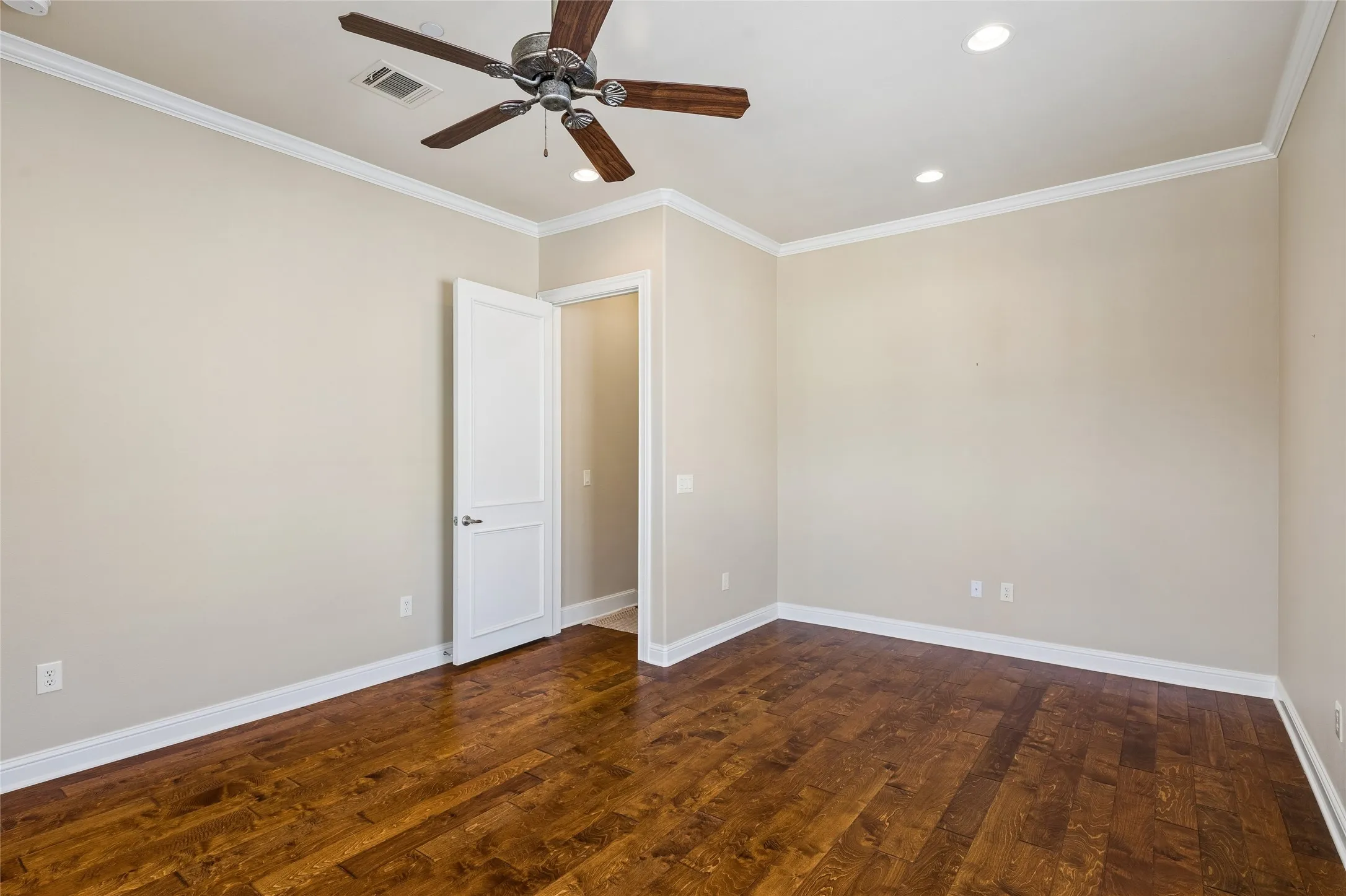 Condominium For Sale in Tarrant County , 310 Watermere Drive, Southlake, Texas 76092, 3 Bedroom, 4 Bathroom, 2 Garage spaces, 2,723 Sqft, built in 2007, mls#21359679, Real Estate Agent in Southlake, Homes For Sale in Tarrant county, Homes For Sale in Southlake, Realtor in Southlake Texas, Real Estate Brokerage Independent Realty Texas, Luminita Cordes Realtor