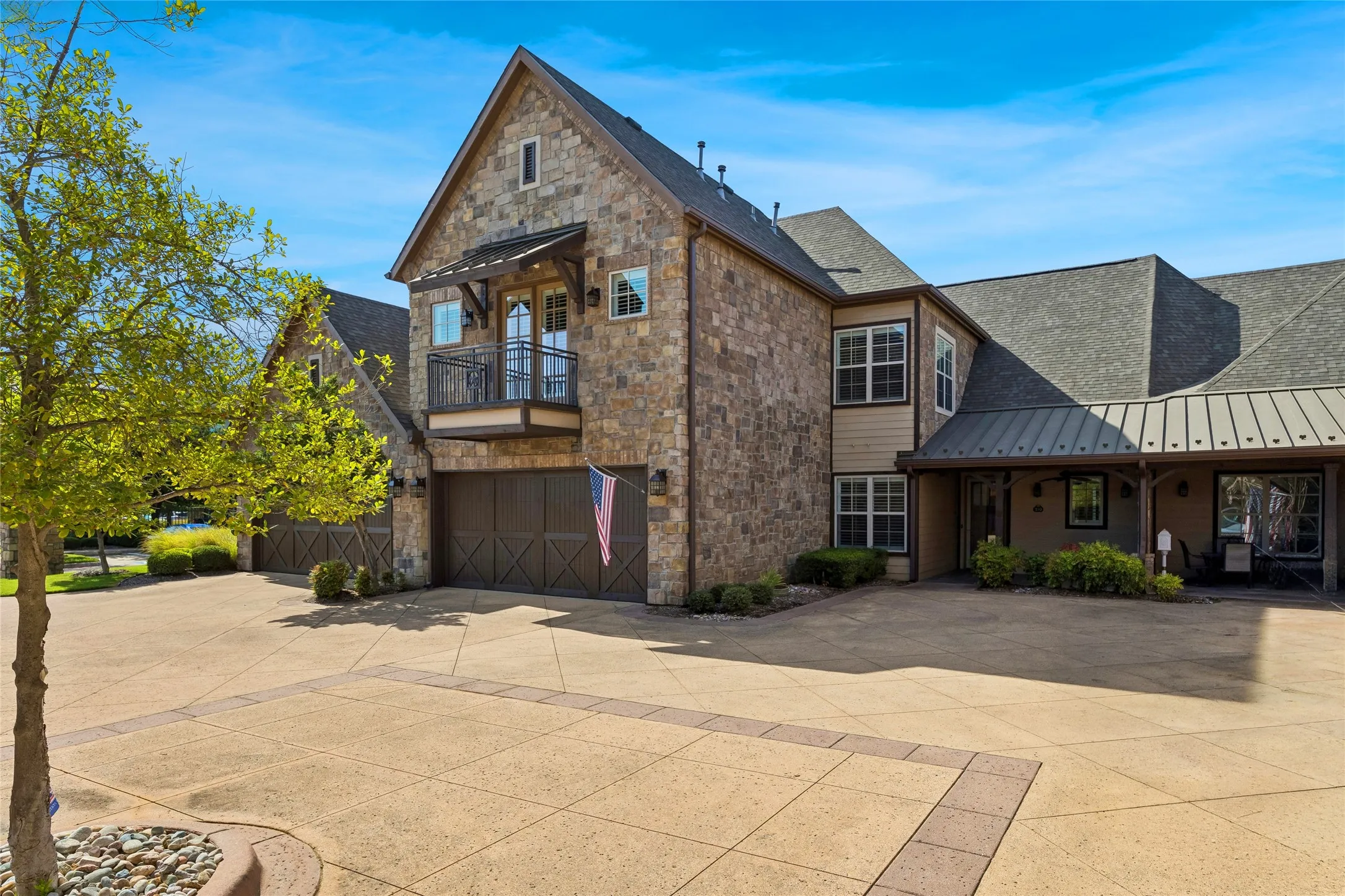 Condominium For Sale in Tarrant County , 310 Watermere Drive, Southlake, Texas 76092, 3 Bedroom, 4 Bathroom, 2 Garage spaces, 2,723 Sqft, built in 2007, mls#21359679, Real Estate Agent in Southlake, Homes For Sale in Tarrant county, Homes For Sale in Southlake, Realtor in Southlake Texas, Real Estate Brokerage Independent Realty Texas, Luminita Cordes Realtor