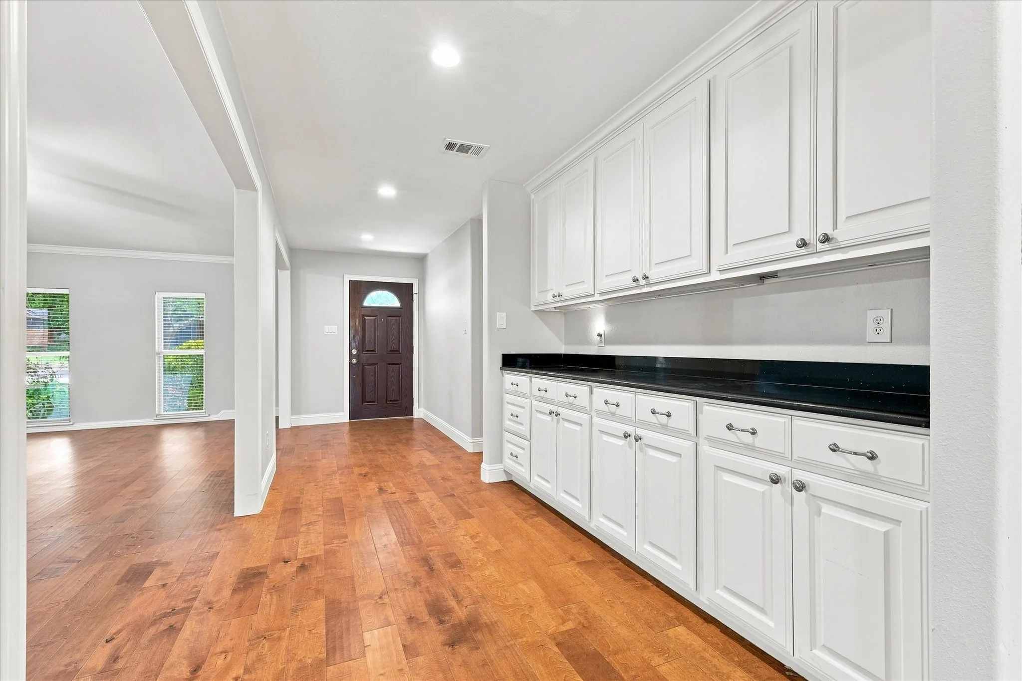 Single Family Residence For Sale in Denton County , 5264 Sherman Drive, The Colony, Texas 75056, 4 Bedroom, 2 Bathroom, 2 Garage spaces, 2,017 Sqft, built in 1983, mls#21359729, Real Estate Agent in The Colony, Homes For Sale in Denton county, Homes For Sale in The Colony, Realtor in The Colony Texas, Real Estate Brokerage Independent Realty Texas, Luminita Cordes Realtor