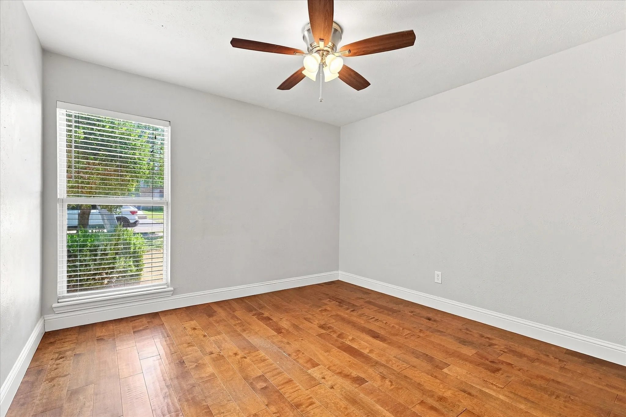 Single Family Residence For Sale in Denton County , 5264 Sherman Drive, The Colony, Texas 75056, 4 Bedroom, 2 Bathroom, 2 Garage spaces, 2,017 Sqft, built in 1983, mls#21359729, Real Estate Agent in The Colony, Homes For Sale in Denton county, Homes For Sale in The Colony, Realtor in The Colony Texas, Real Estate Brokerage Independent Realty Texas, Luminita Cordes Realtor